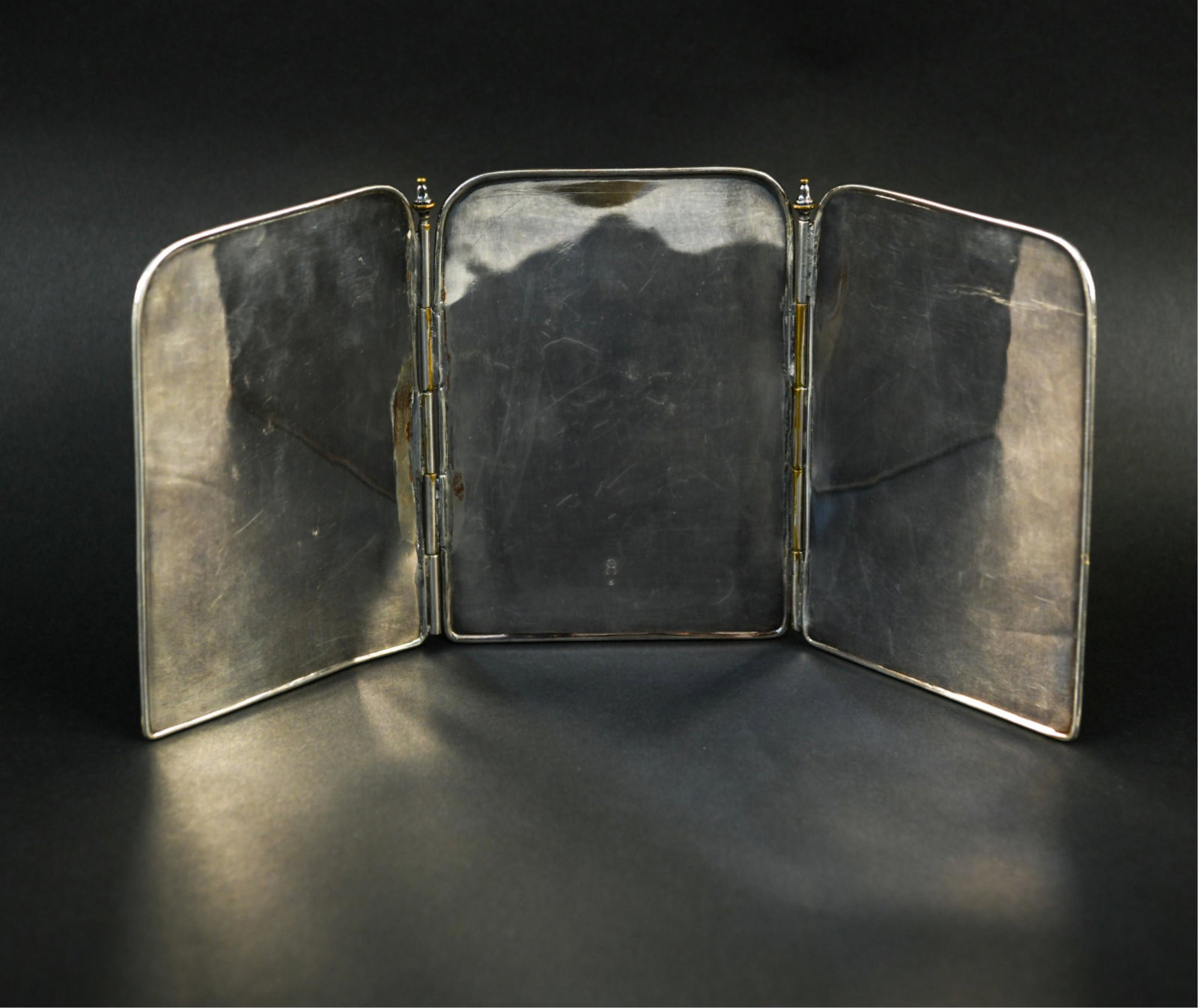 ANTIQUE SILVERPLATE MINI MIRROR SCREEN: Dimensions: (Folded) H 6.25" x W 4.75" Condition: Some bending, surface scratches, and areas of tarnish.
