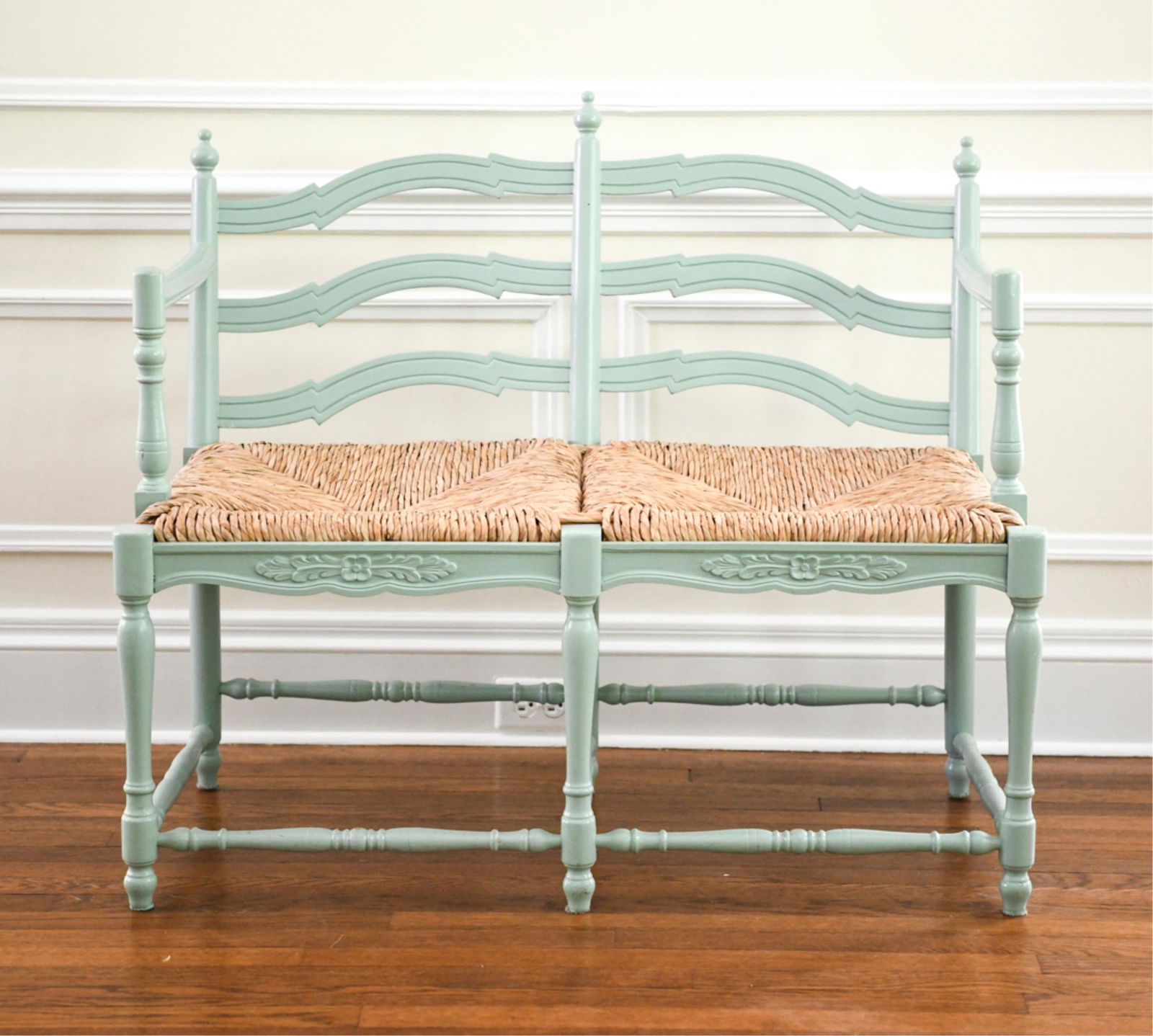 FRENCH STYLE SETTEE (1 of 7)