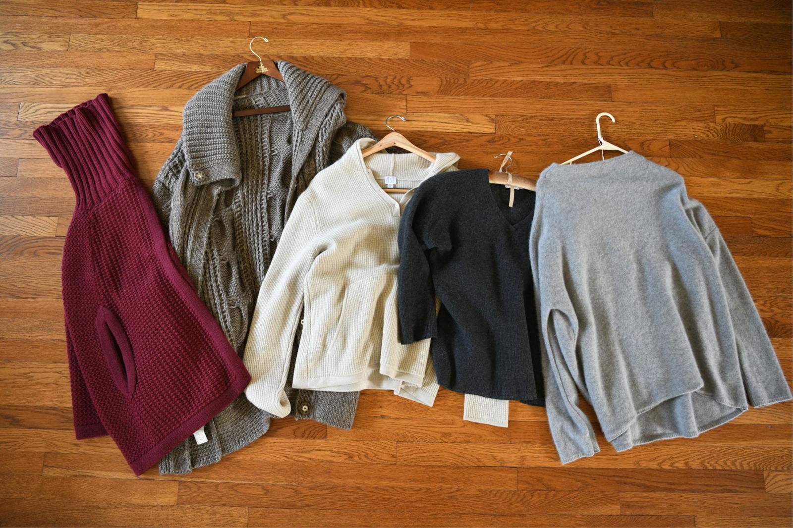 (5) WOMANS CASHMERE SWEATERS: Including Vince Cashmere, Tse wool, Fabiani, Stefanel. Size: M-L Condition: Lightly used. With minimal pilling.