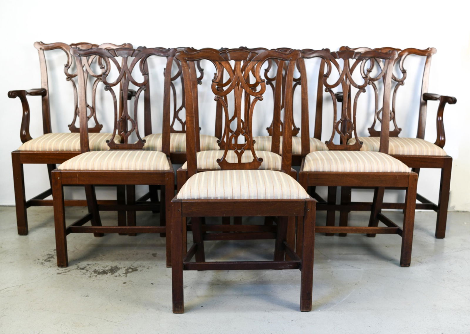 (8) MAHOGANY CHIPPENDALE STYLE DINING CHAIRS (1 of 11)