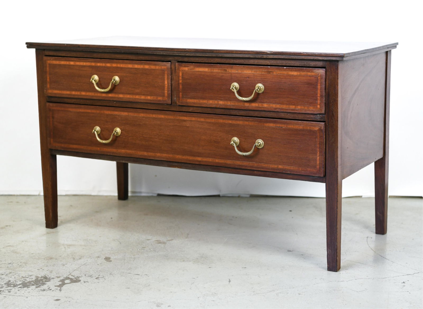 LOW THREE DRAWER CHEST (1 of 9)