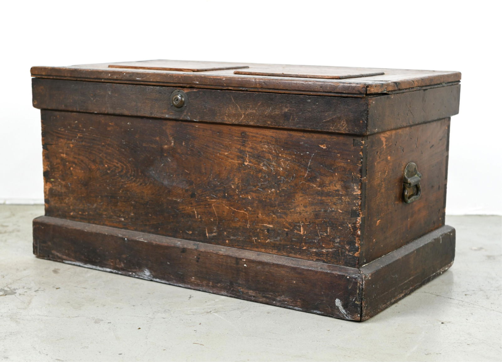 ANTIQUE WOODEN TOOL CHEST TRUNK (1 of 10)