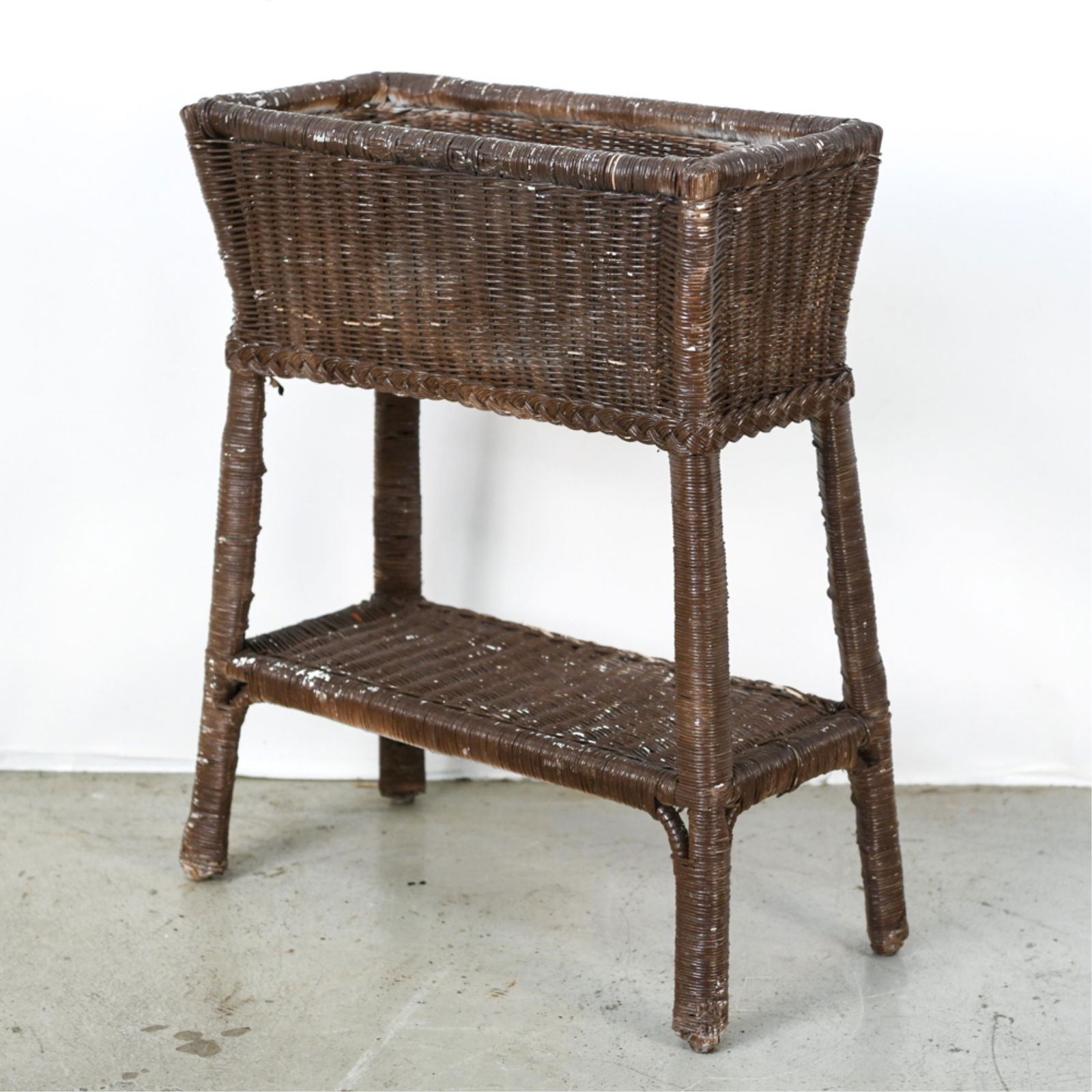 WICKER PLANTER (1 of 4)