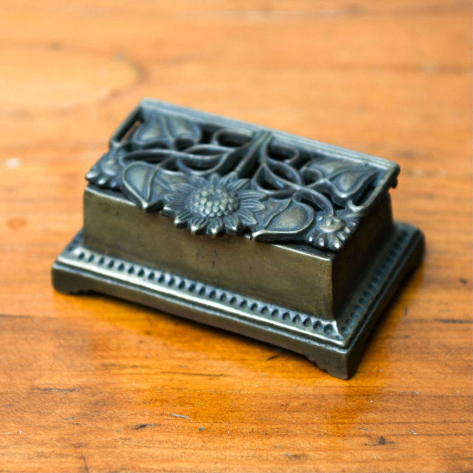 ART NOUVEAU BRASS STAMP BOX (1 of 5)