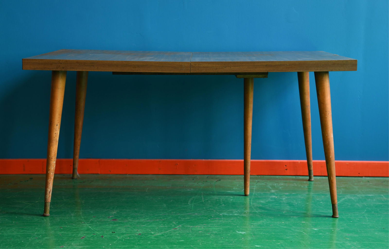 MID-CENTURY DINING TABLE (1 of 15)