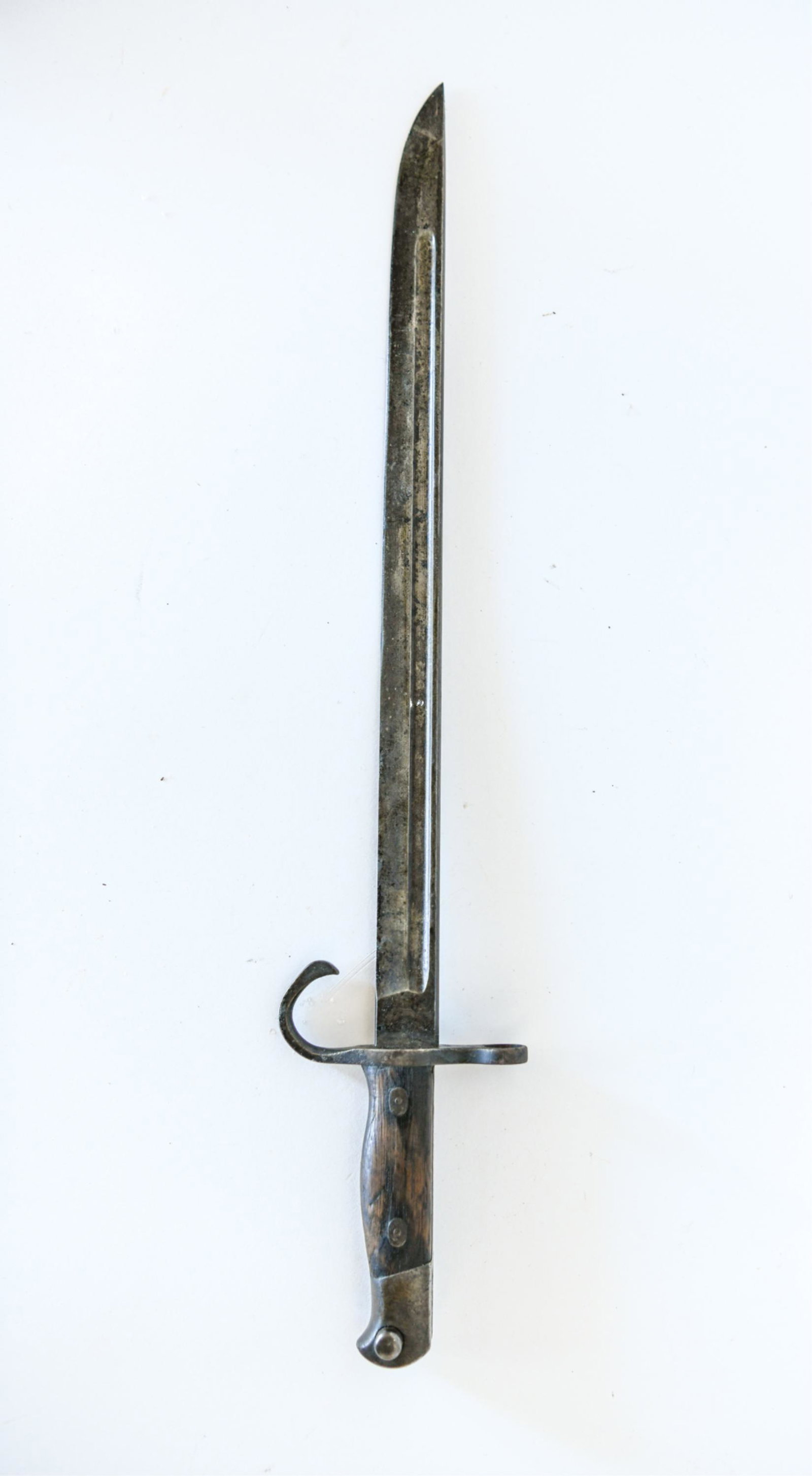 WWI BAYONET: Dimensions: L 20" Condition: Showing signs of age.