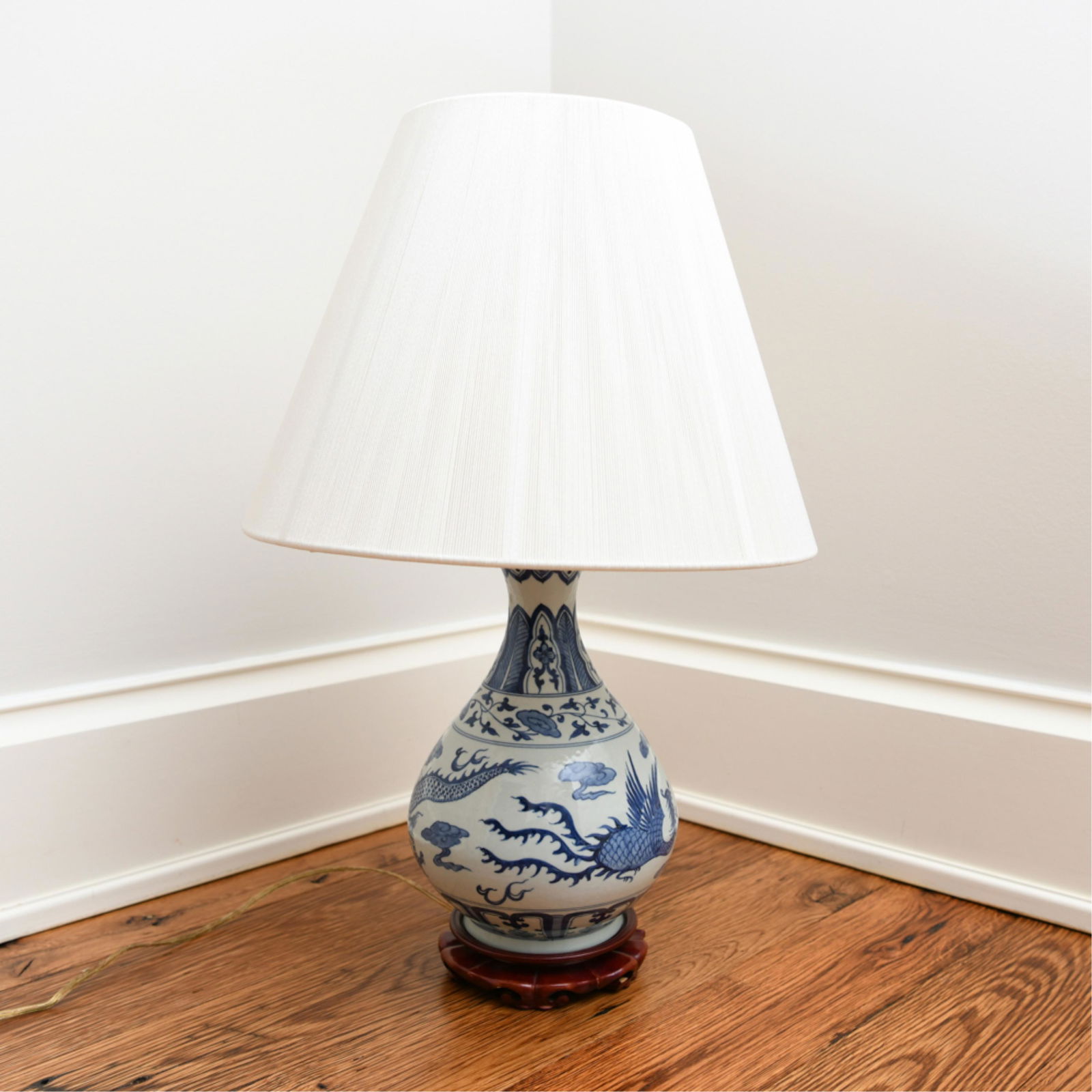 CONTEMPORARY BLUE & WHITE PORCELAIN LAMP (1 of 8)