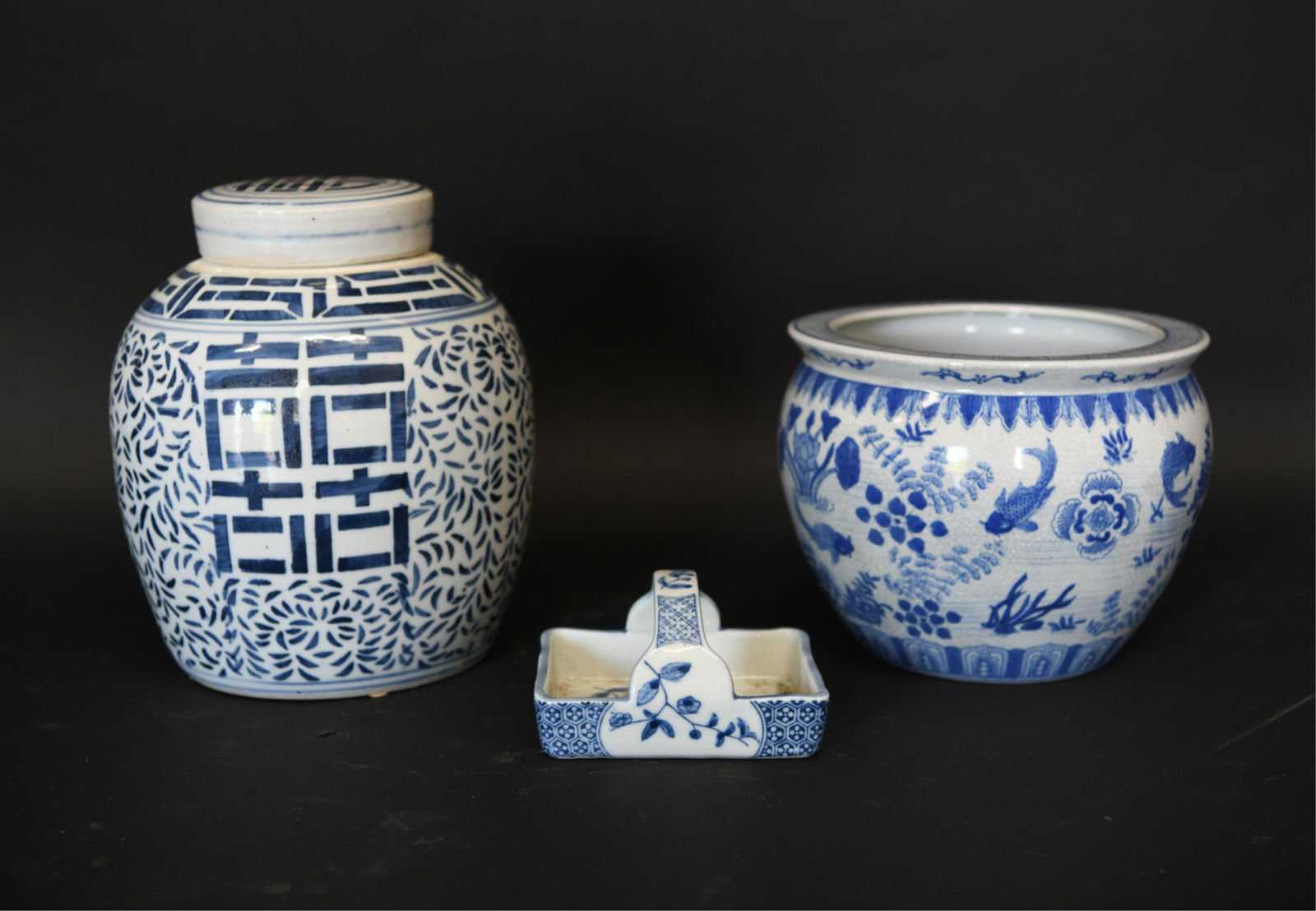 GROUPING OF BLUE & WHITE CERAMICS (1 of 11)