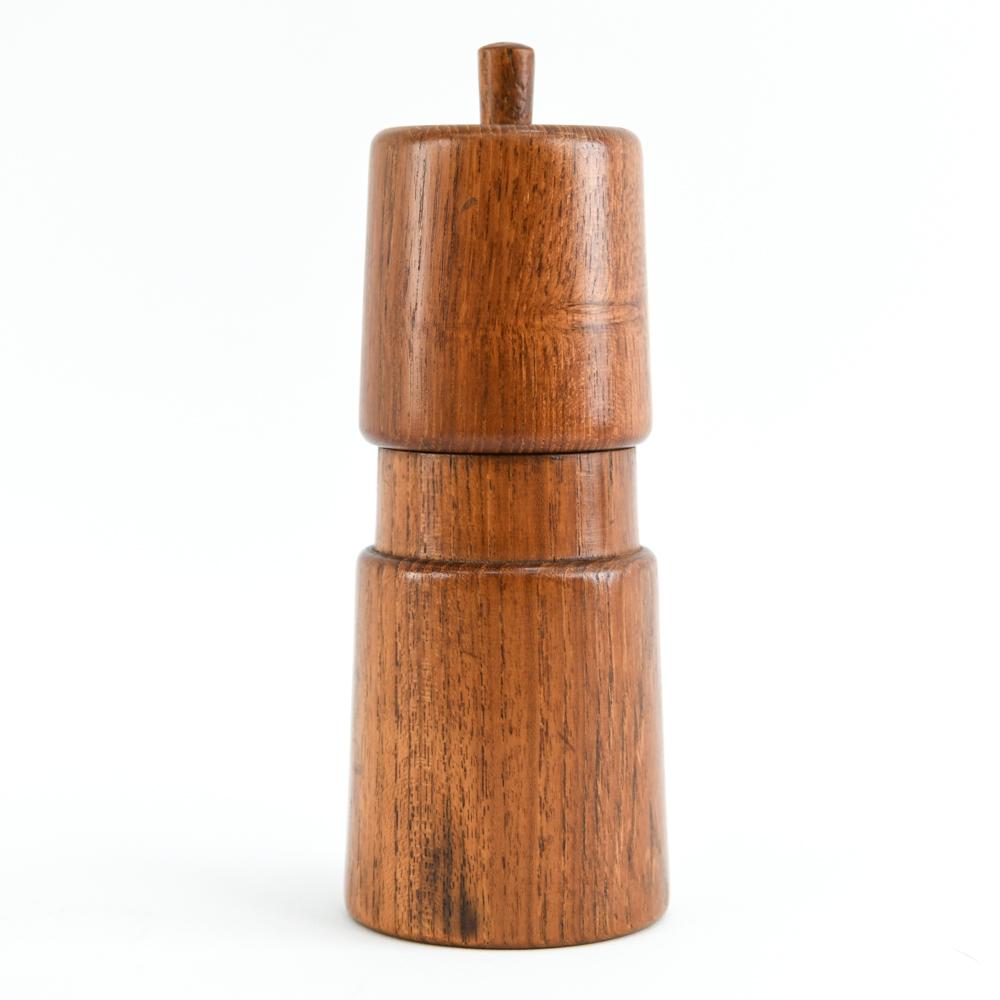 JENS QUISTGAARD FOR DANSK SALT & PEPPER MILL: Marked on bottom. Dimensions: H 7.5” x D 2.75” Condition: Showing light signs of use.
