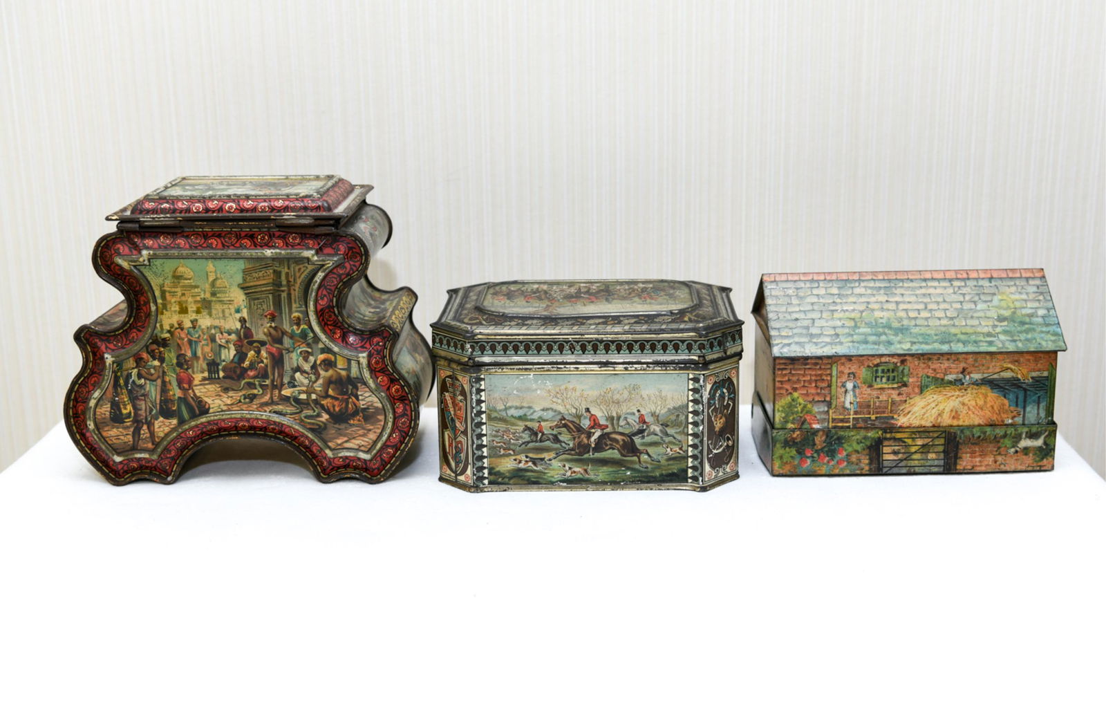 (3) ANTIQUE BRITISH BISCUIT TINS (1 of 13)
