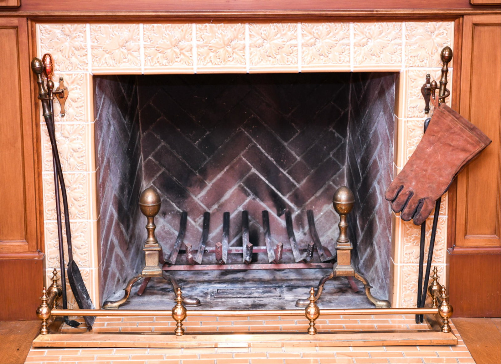 VINTAGE BRASS FIREPLACE GROUPING (1 of 8)