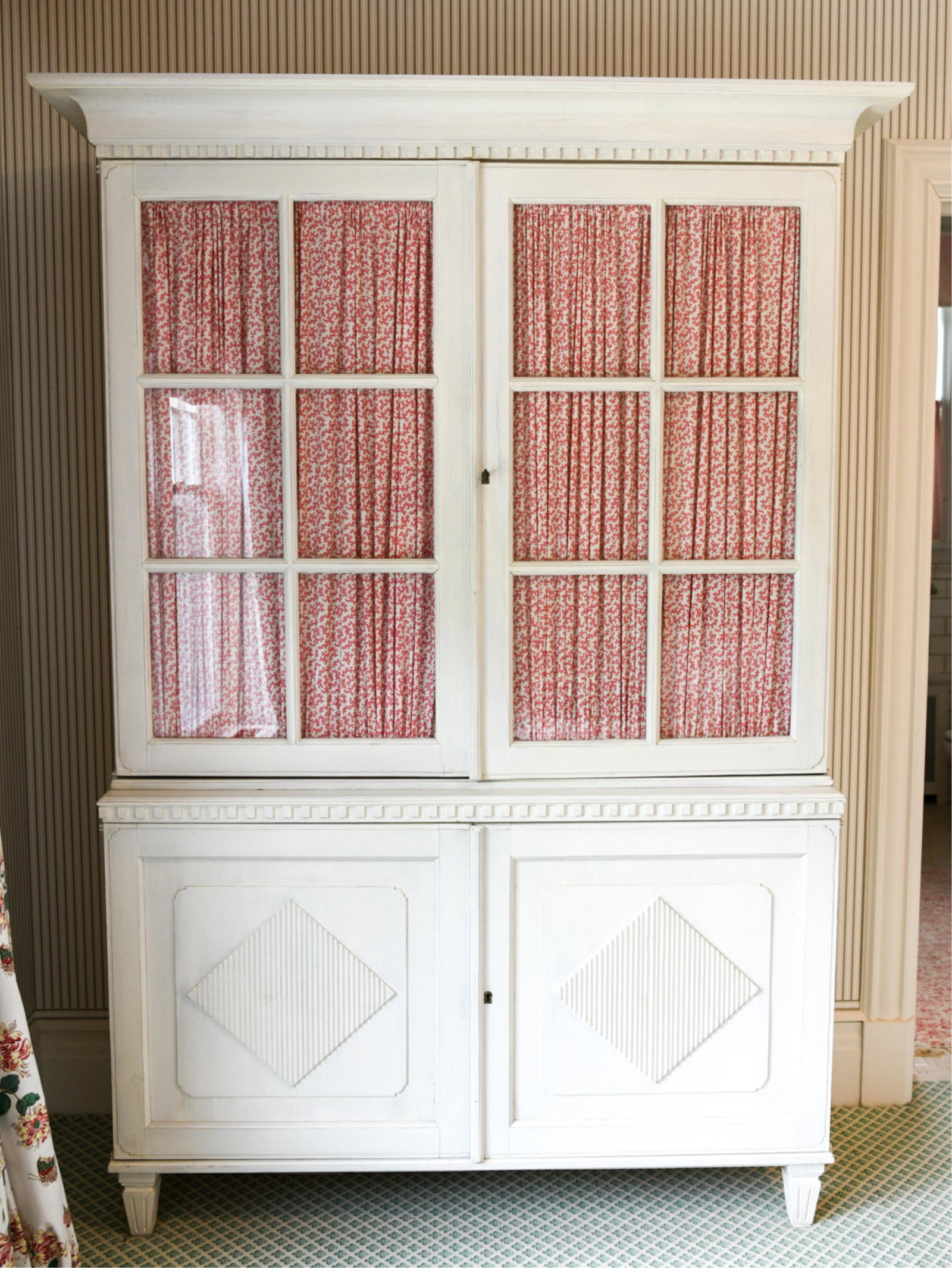 GUSTAVIAN STYLE CABINET (1 of 8)