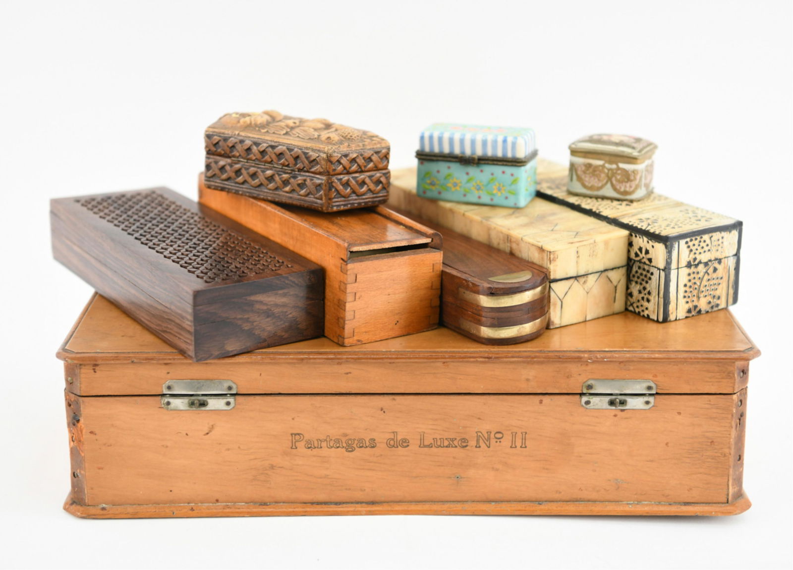 COLLECTION OF VINTAGE & ANTIQUE BOXES (1 of 17)