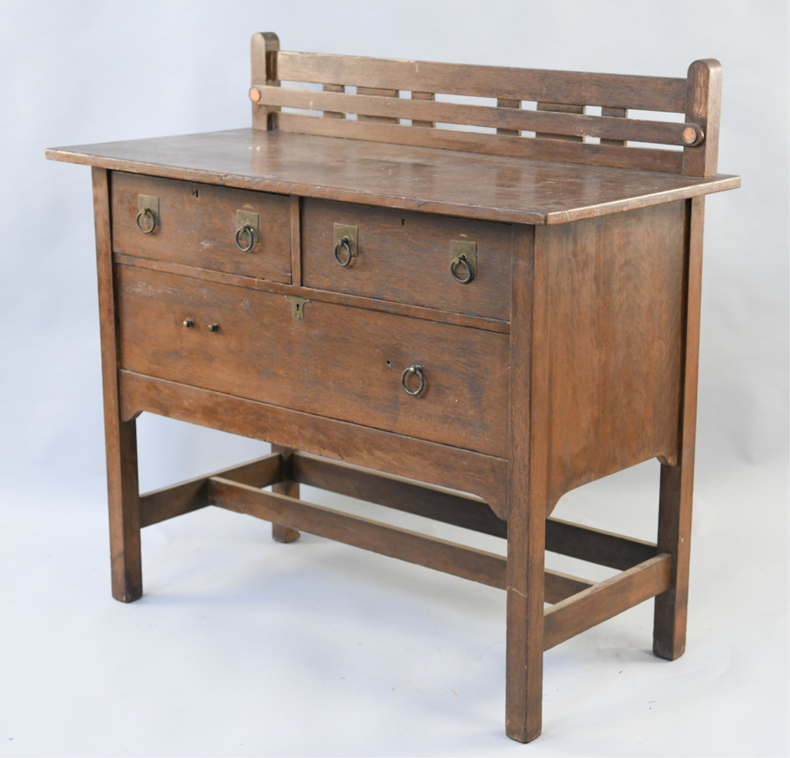 STICKLEY TREE DRAWER OAK SIDEBOARD: Dimensions: H 42" x W 44.5" x D 22" Condition: Showing signs of wear including water marks and indents to top. Bottom drawer missing hardware.