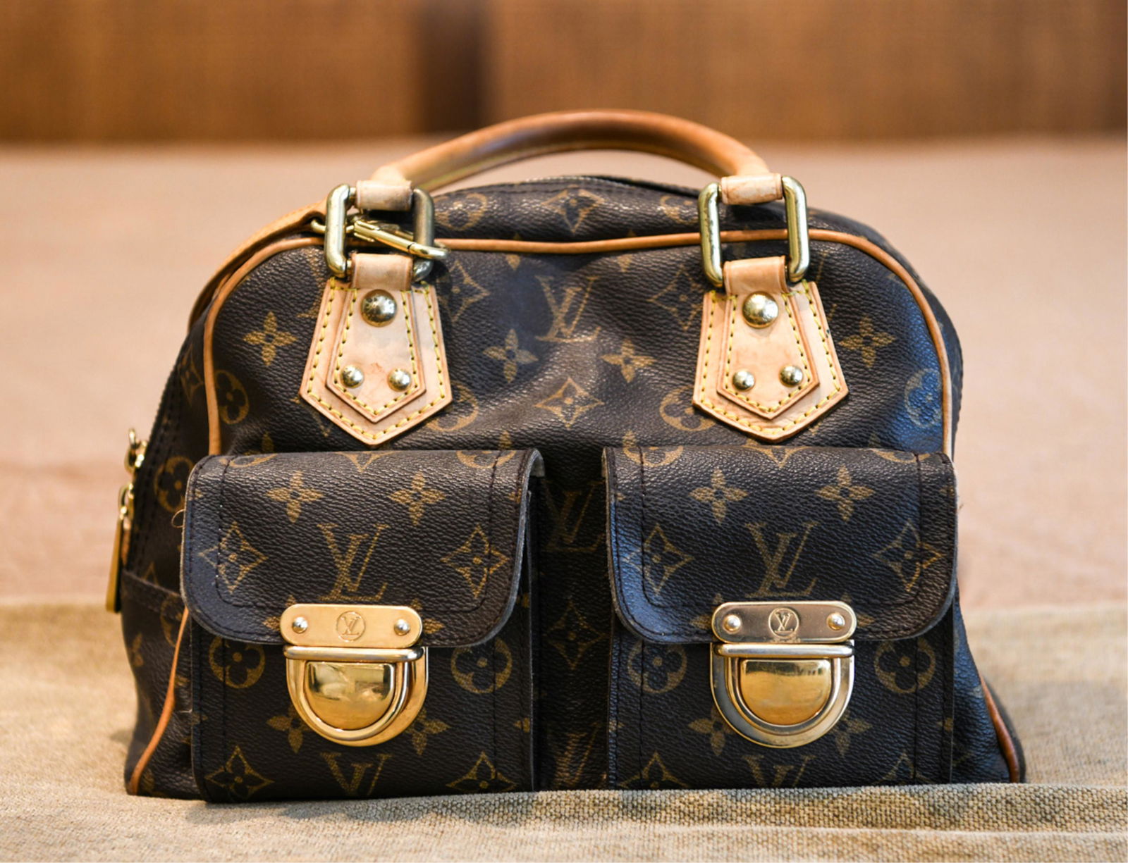 LOUIS VUITTON HANDBAG (1 of 9)