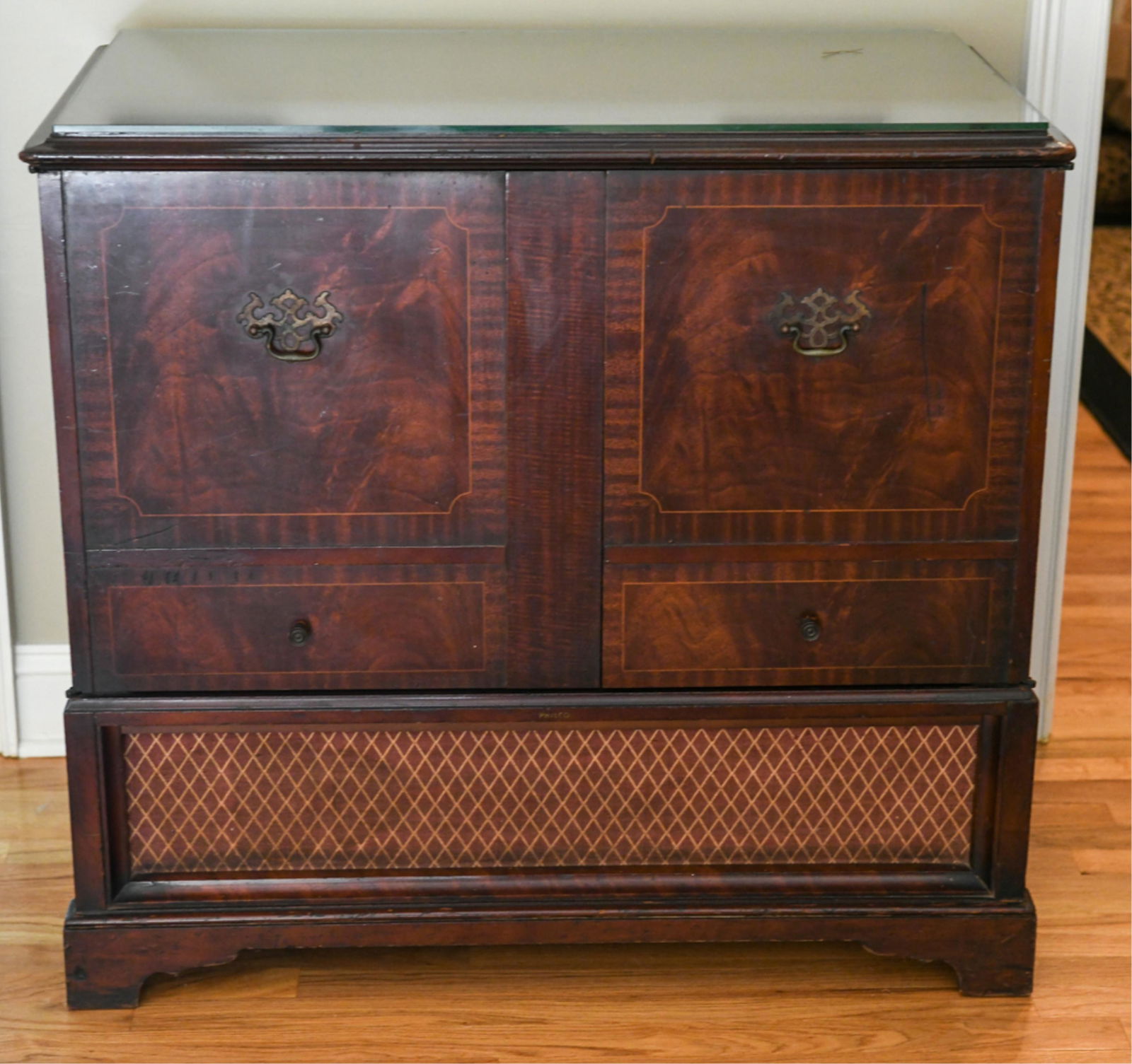 VINTAGE STEREO CABINET (1 of 15)