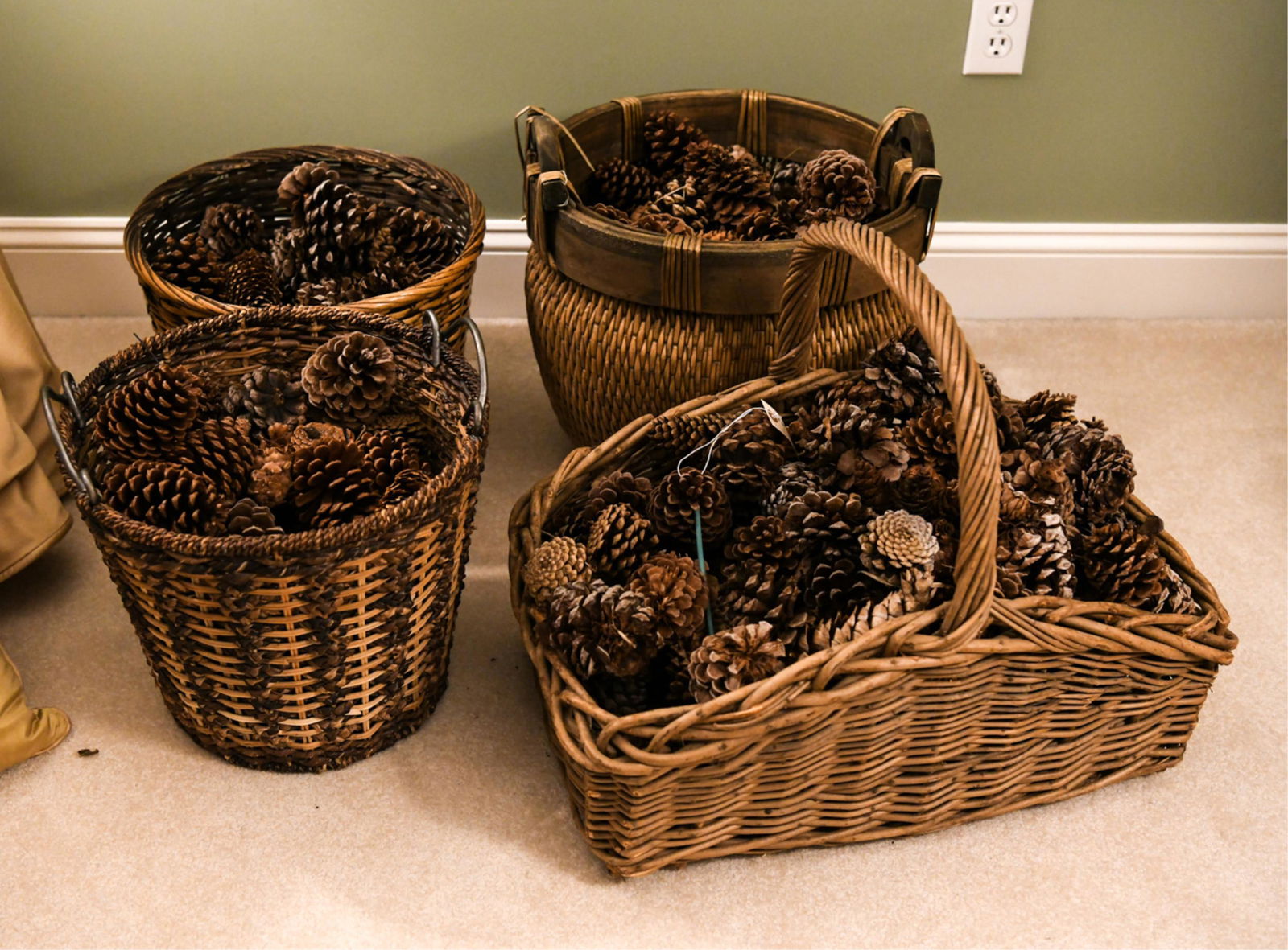 PINECONE BASKET GROUPING (1 of 6)