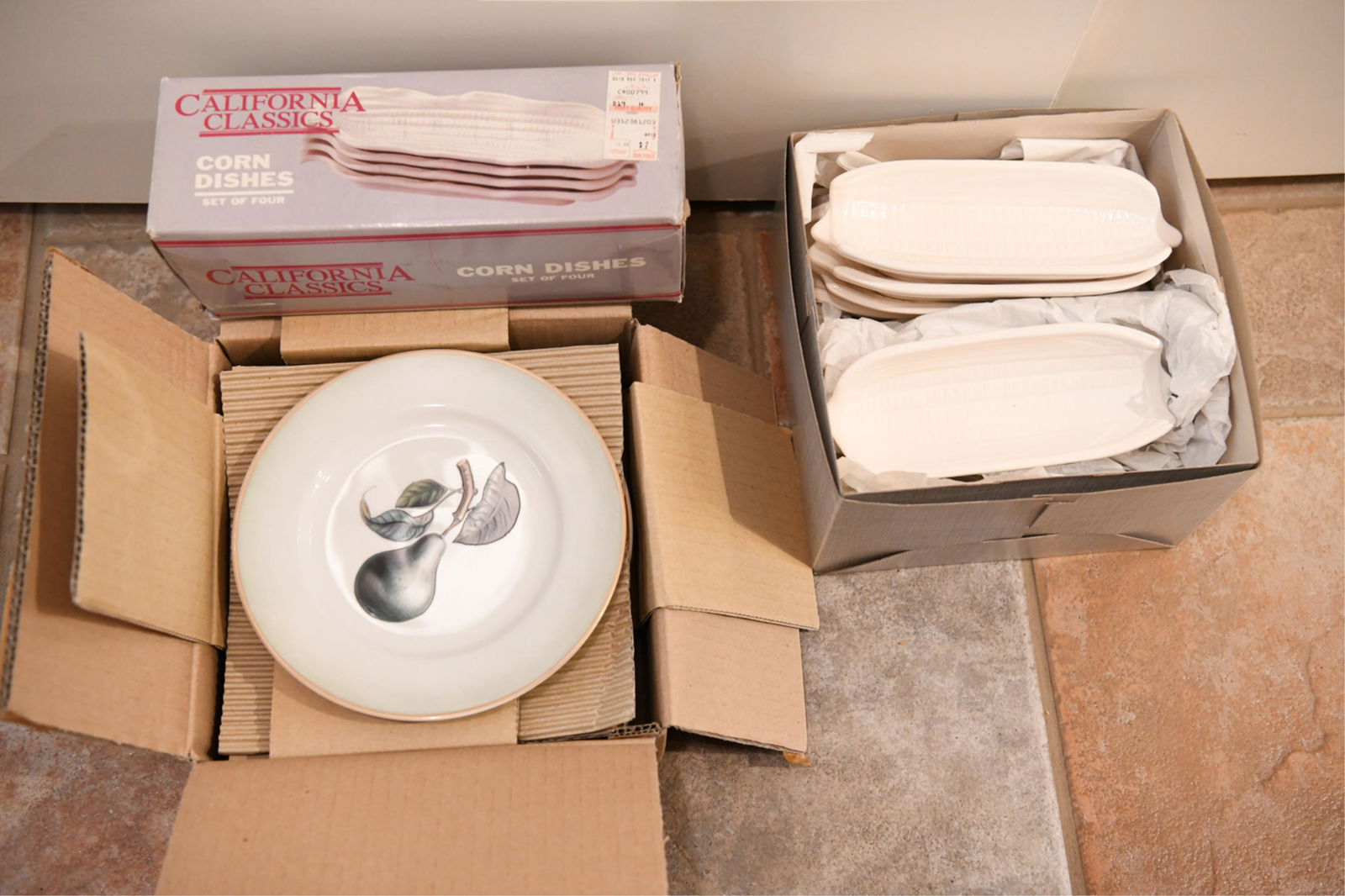 WILLIAM SONOMA PLATES & CORN DISHES (1 of 6)