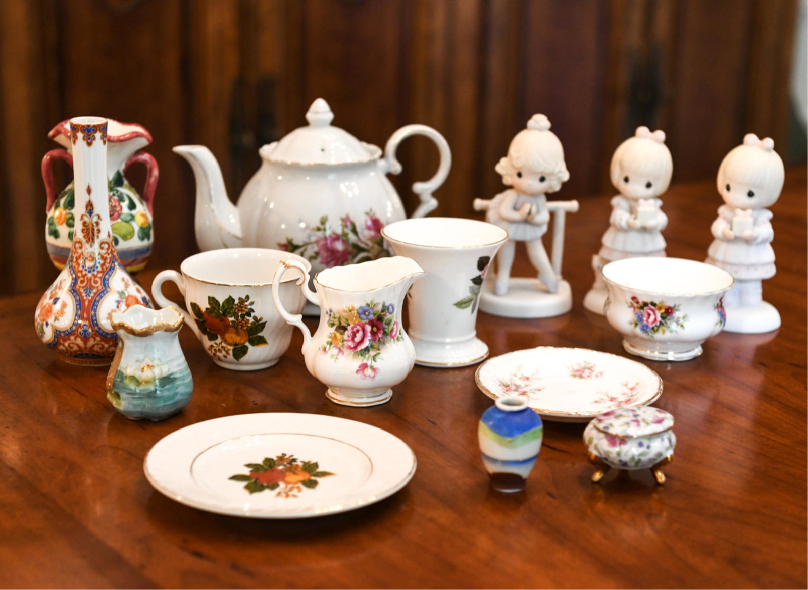 GROUPING OF PORCELAIN: Including Japanese. Dimensions: (Teapot) H 6.5" x W 8.5" x D 5" Condition: Some light surface rubbing, small glaze chips, few hairlines.