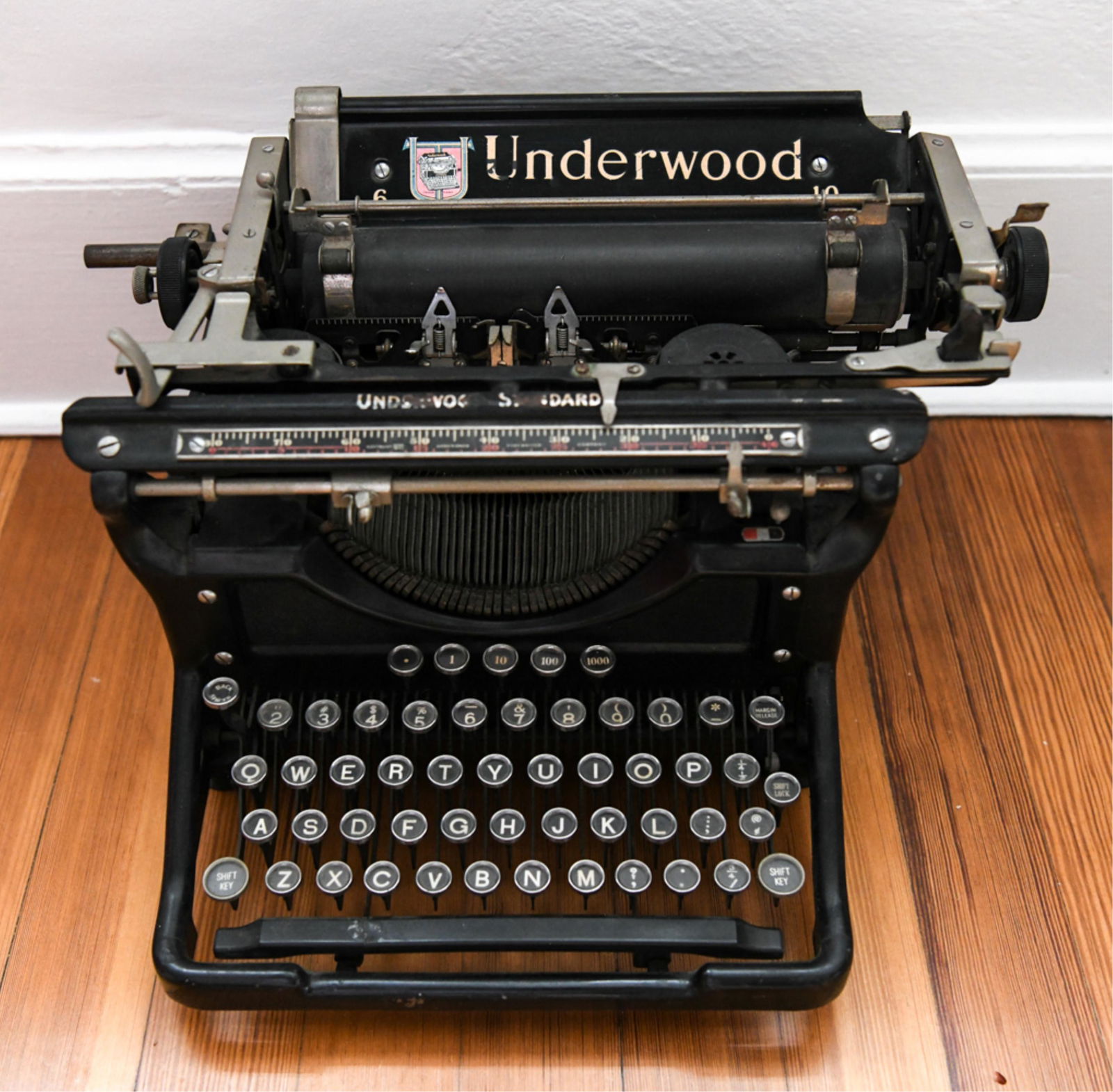 UNDERWOOD STANDARD TYPEWRITER (1 of 4)