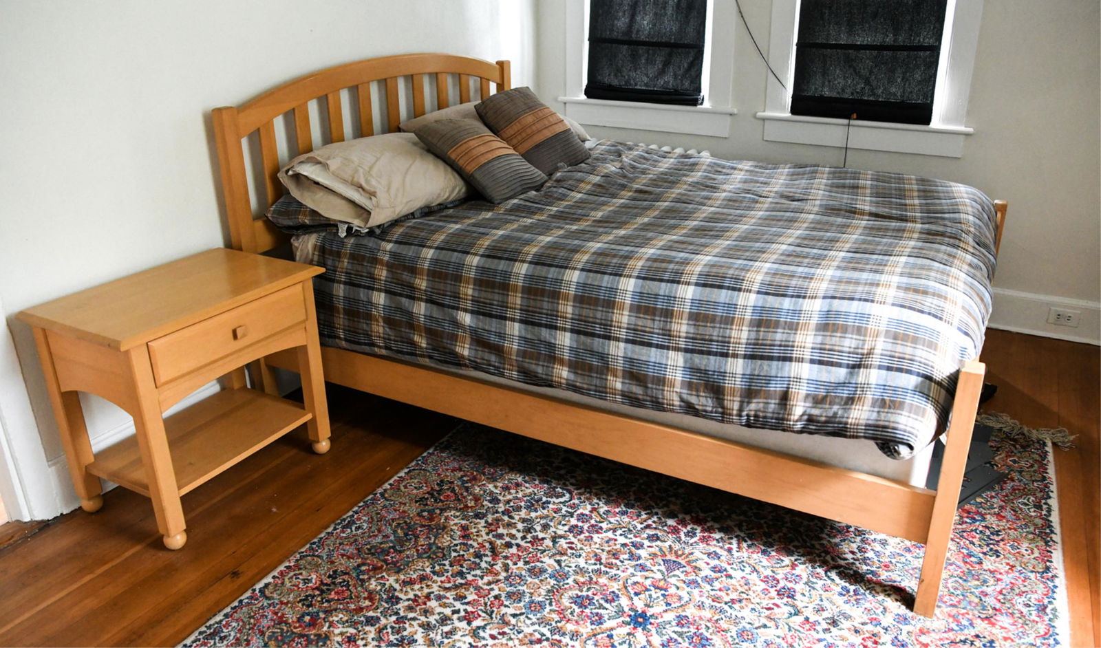 ETHAN ALLEN BED & NIGHTSTAND (1 of 9)