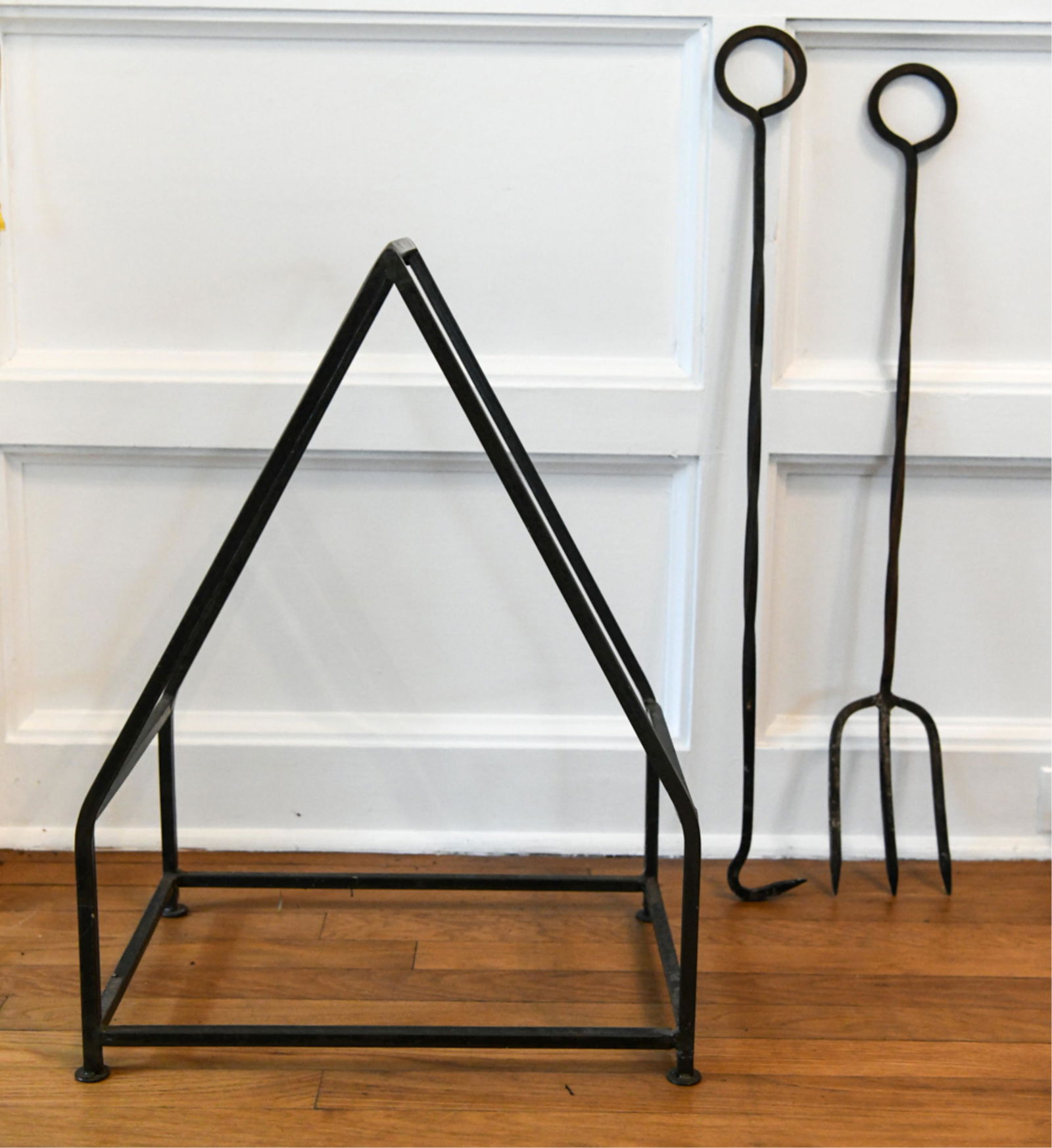 IRON LOG HOLDER & FIREPLACE TOOLS (1 of 5)
