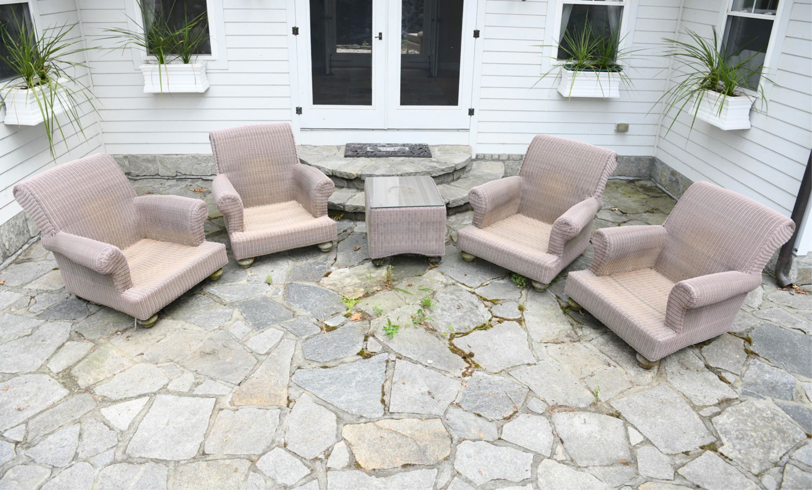 (4) WOVEN OUTDOOR CHAIRS & TABLE (1 of 14)