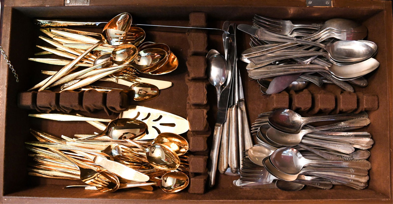 GROUIPNG OF FLATWARE (1 of 1)