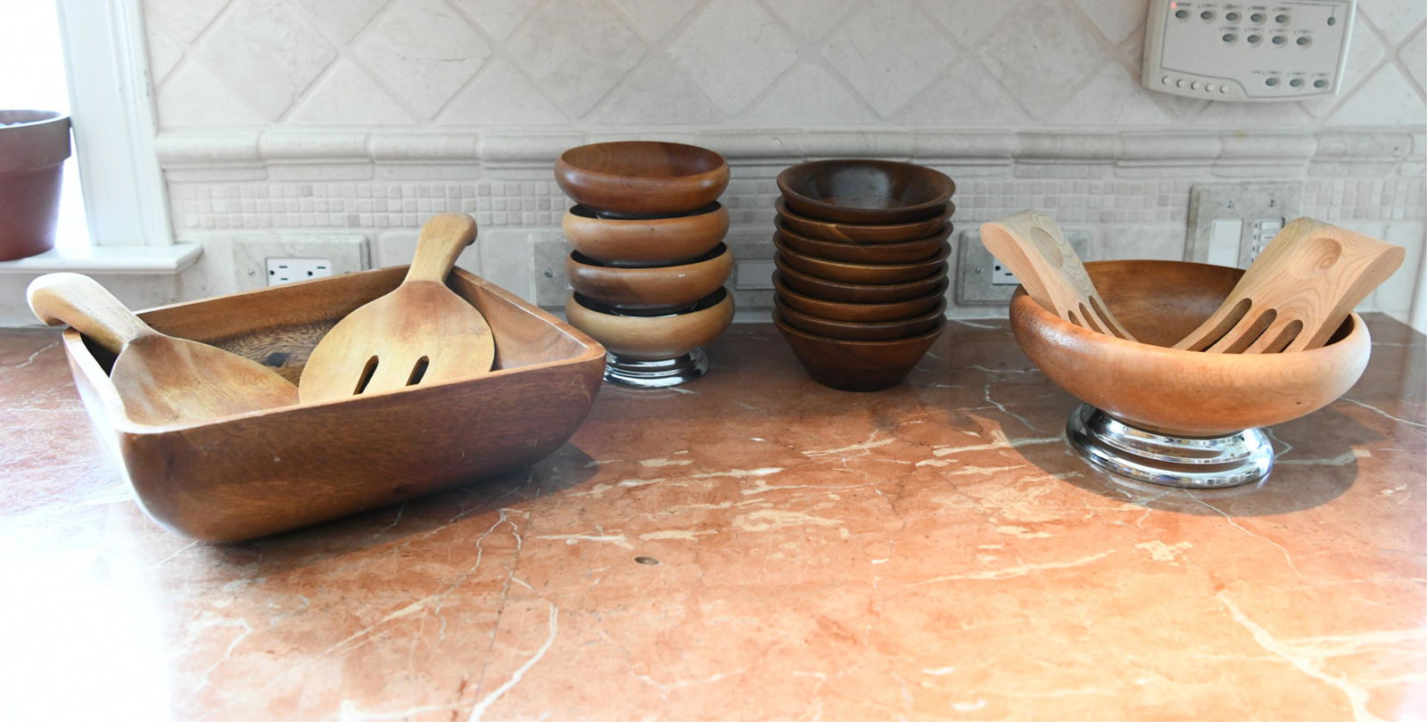DECORATIVE GROUPING OF WOODEN BOWLS (1 of 1)