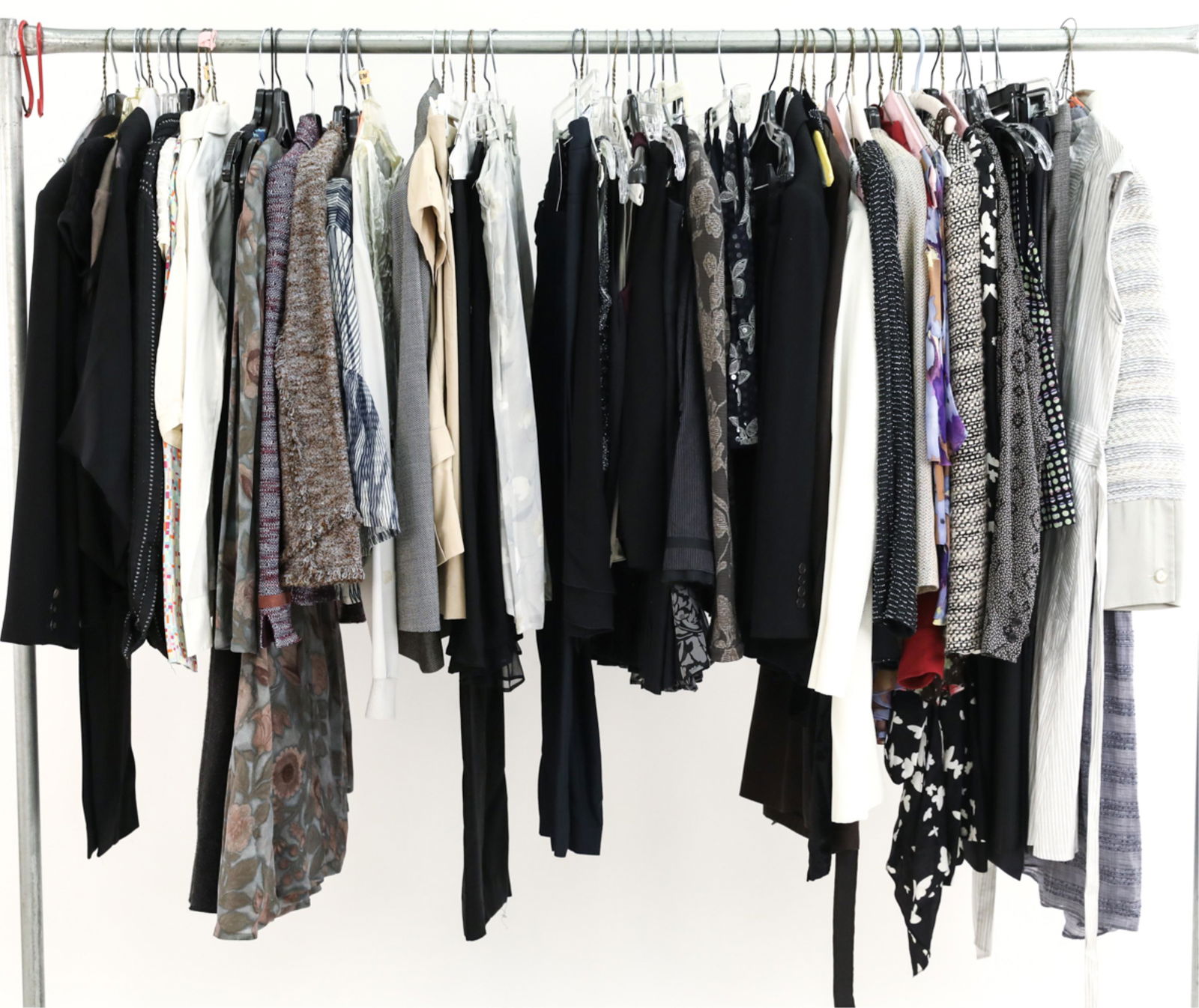 LARGE GROUPING OF LADIES CLOTHING (1 of 19)