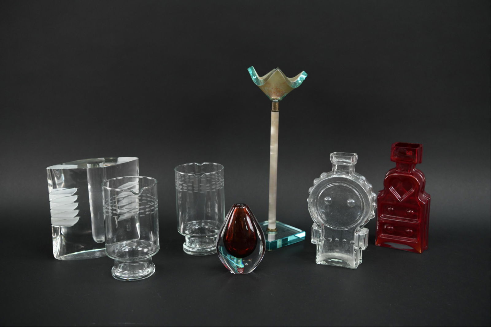 GROUPING OF DECORATIVE GLASS (1 of 13)