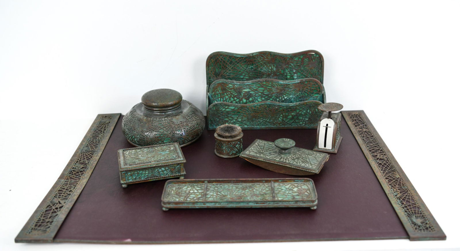 TIFFANY STUDIOS PINE NEEDLE GLASS BRONZE DESK SET (1 of 20)