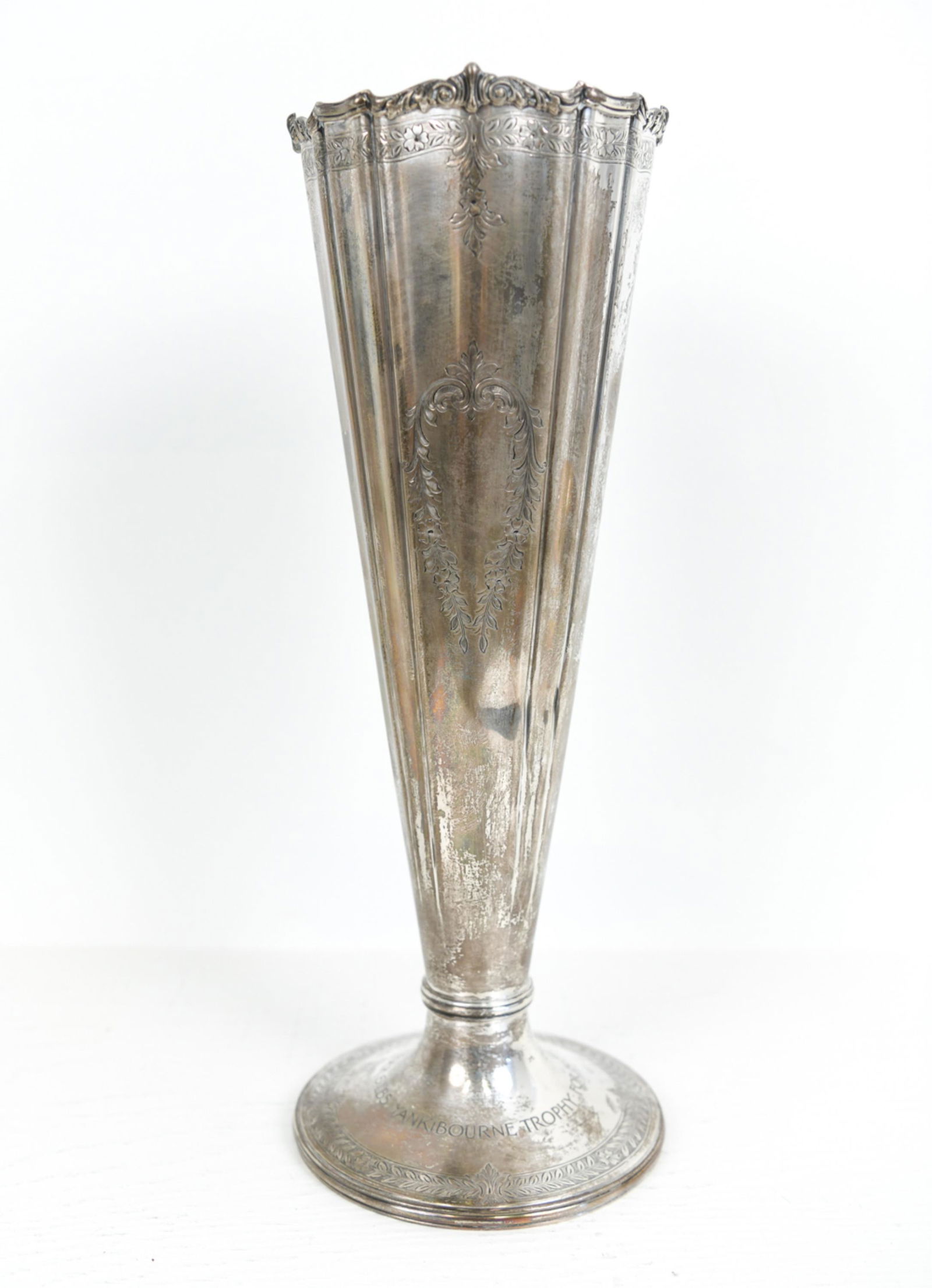 TIFFANY STERLING SILVER DOG TROPHY VASE (1 of 14)