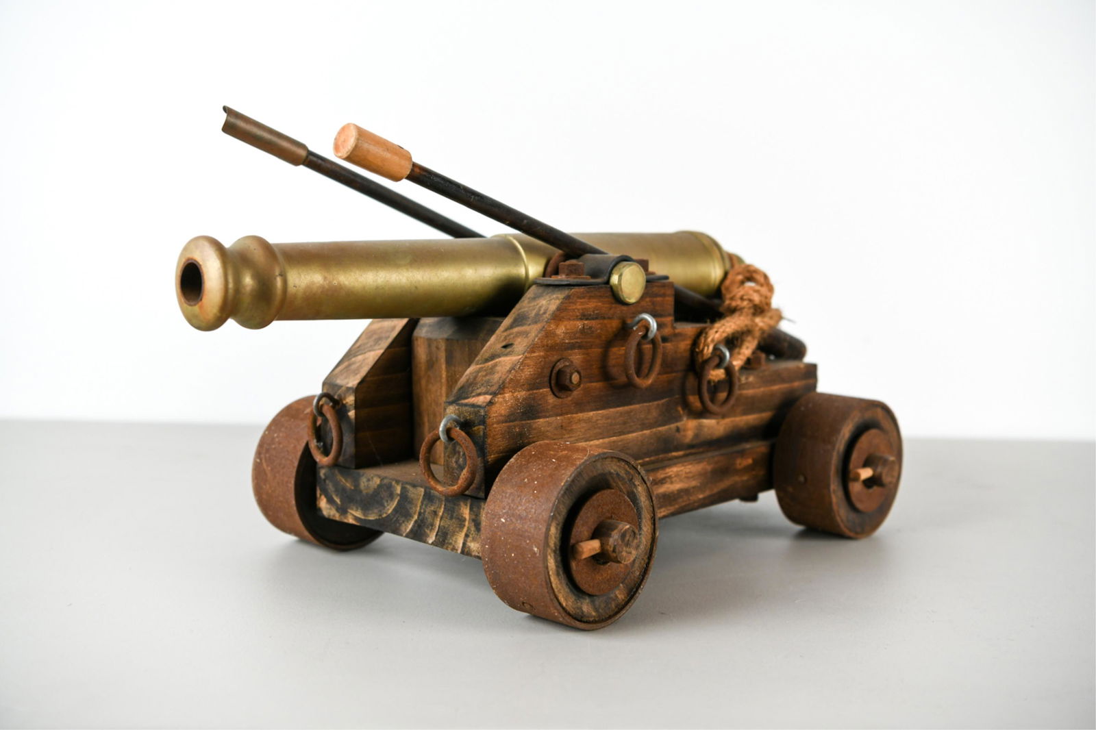 DECORATIVE BRASS SIGNAL CANNON (1 of 15)