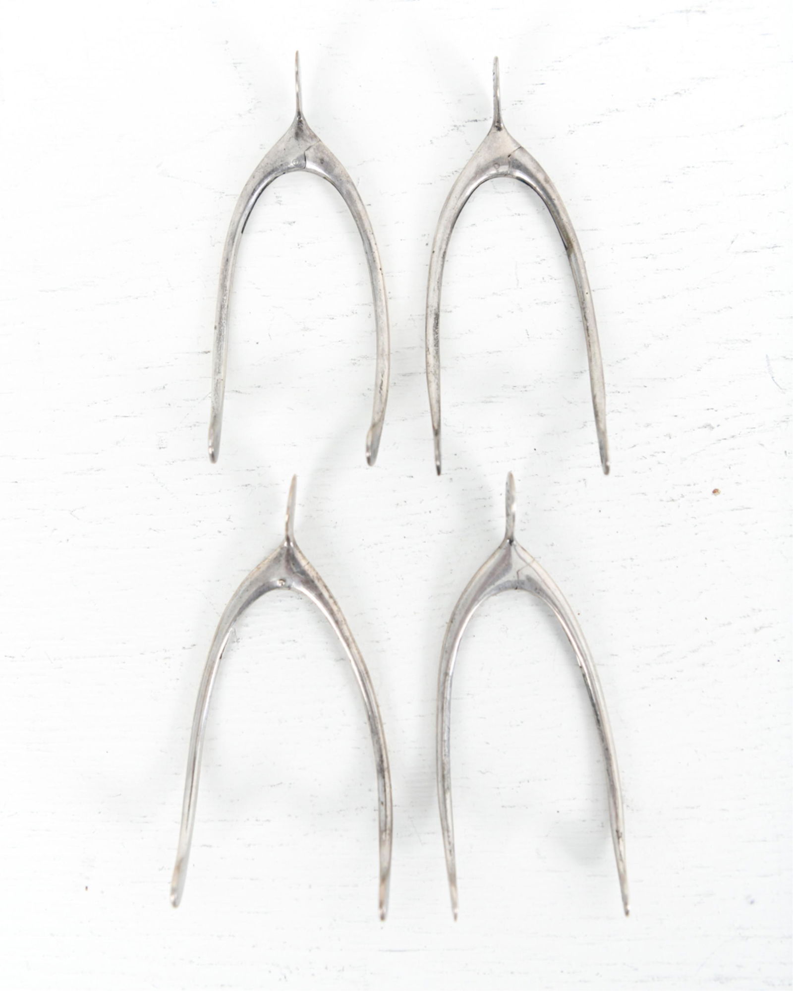 (4) ANTIQUE STERLING SILVER WISHBONE TONGS (1 of 8)