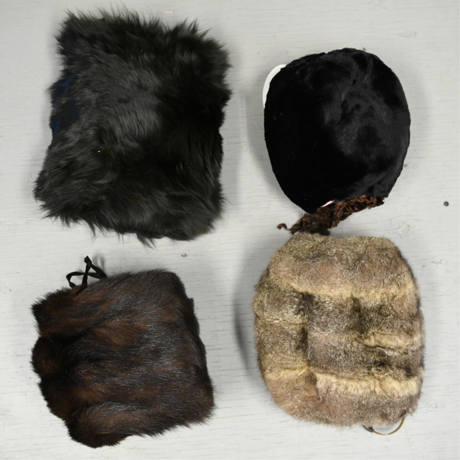 GROUPING OF VINTAGE FUR MUFFS (1 of 7)
