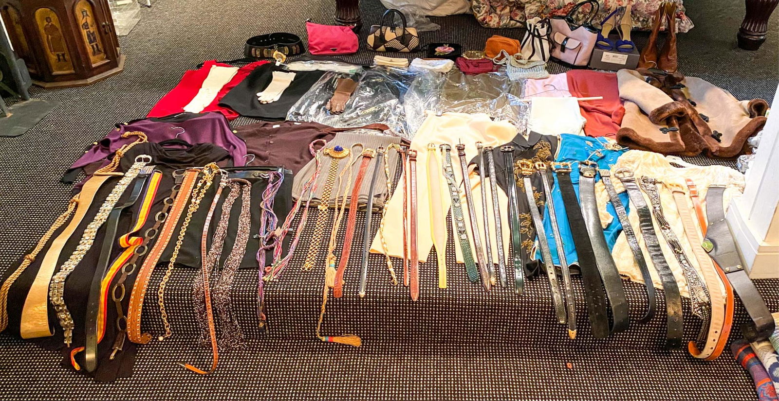 GROUPING OF WOMEN'S DESIGNER GARMENTS (1 of 20)