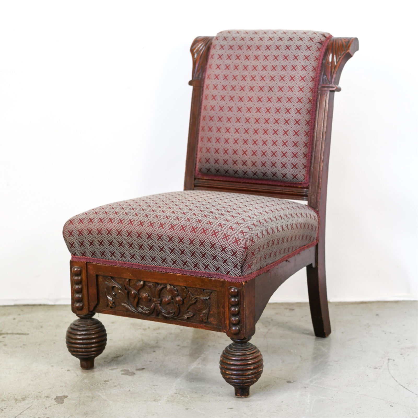 ANTIQUE VICTORIAN CARVED WOOD SIDE CHAIR (1 of 7)