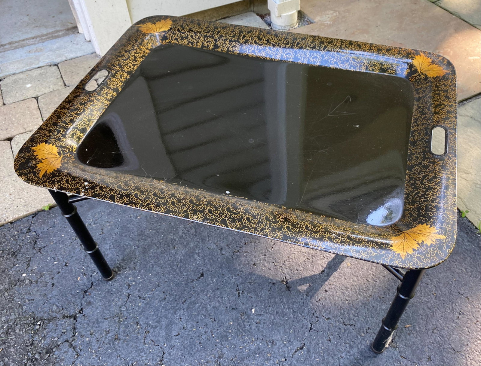 TOLE TRAY TABLE: Dimensions: H 27" x W 30" x D 21" Condition: Scratches and surface wear consistent from use. Legs slightly bowed.
