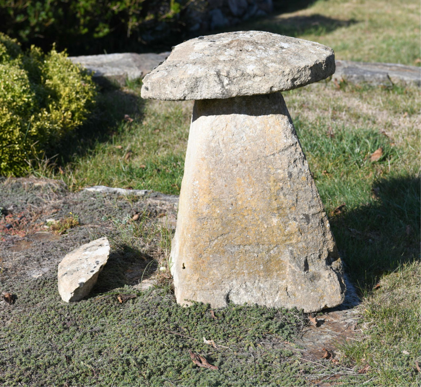 ANTIQUE STADDLE STONE MUSHROOM TOADSTOOL (1 of 10)