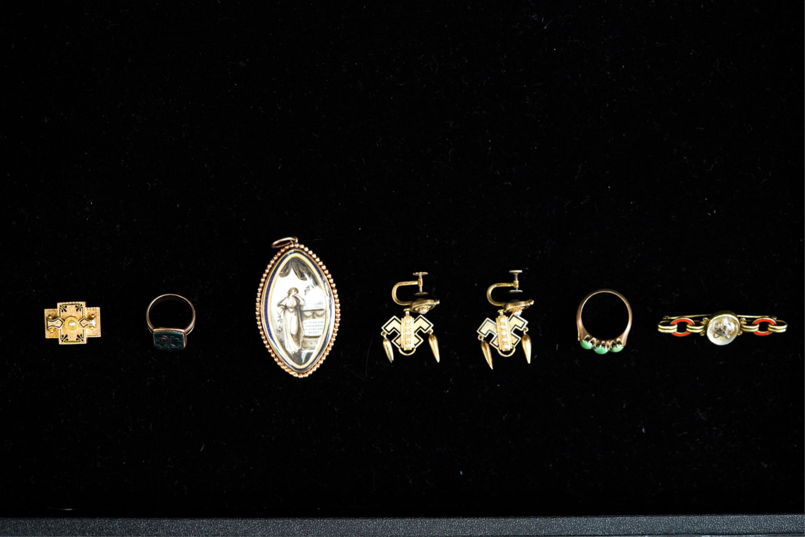 ANTIQUE GOLD & SILVER JEWELRY GROUPING (1 of 20)