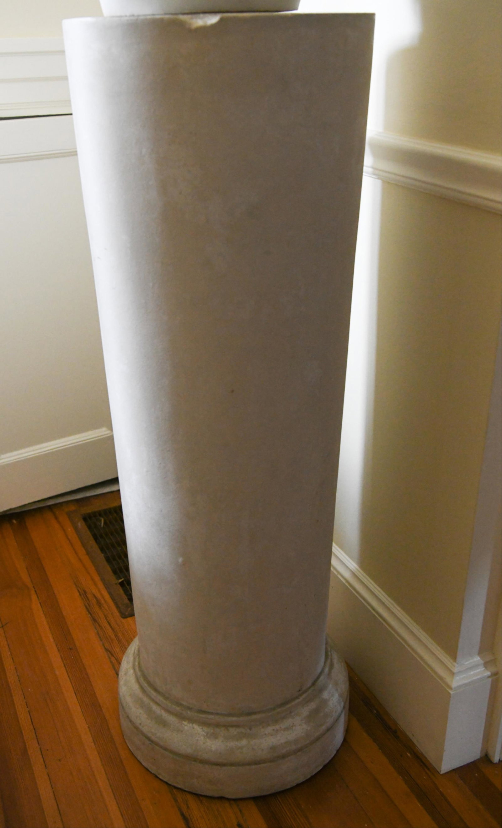 VINTAGE ANTIQUED PLASTER PEDESTAL (1 of 4)