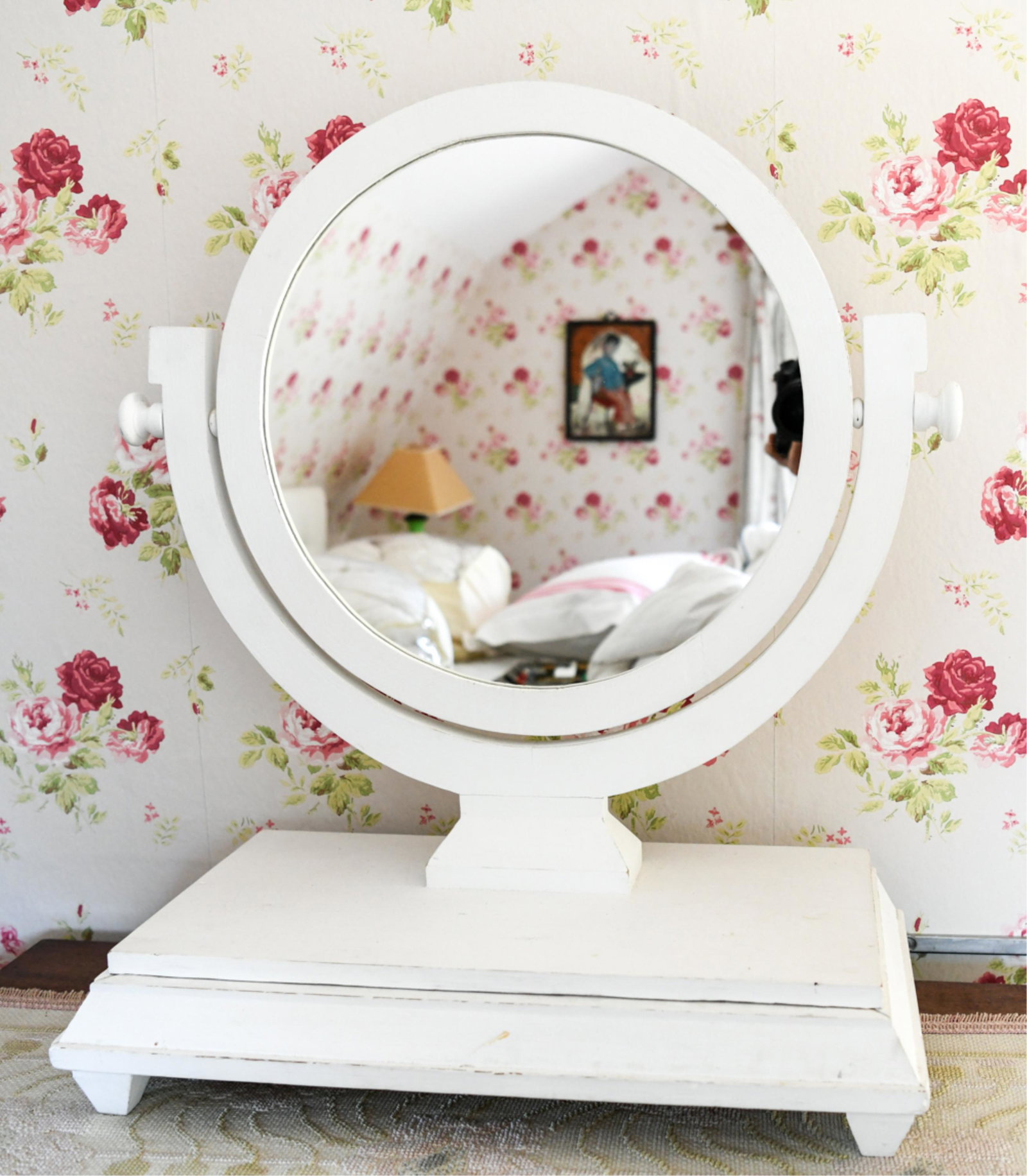 WHITE PAINTED VANITY MIRROR (1 of 10)