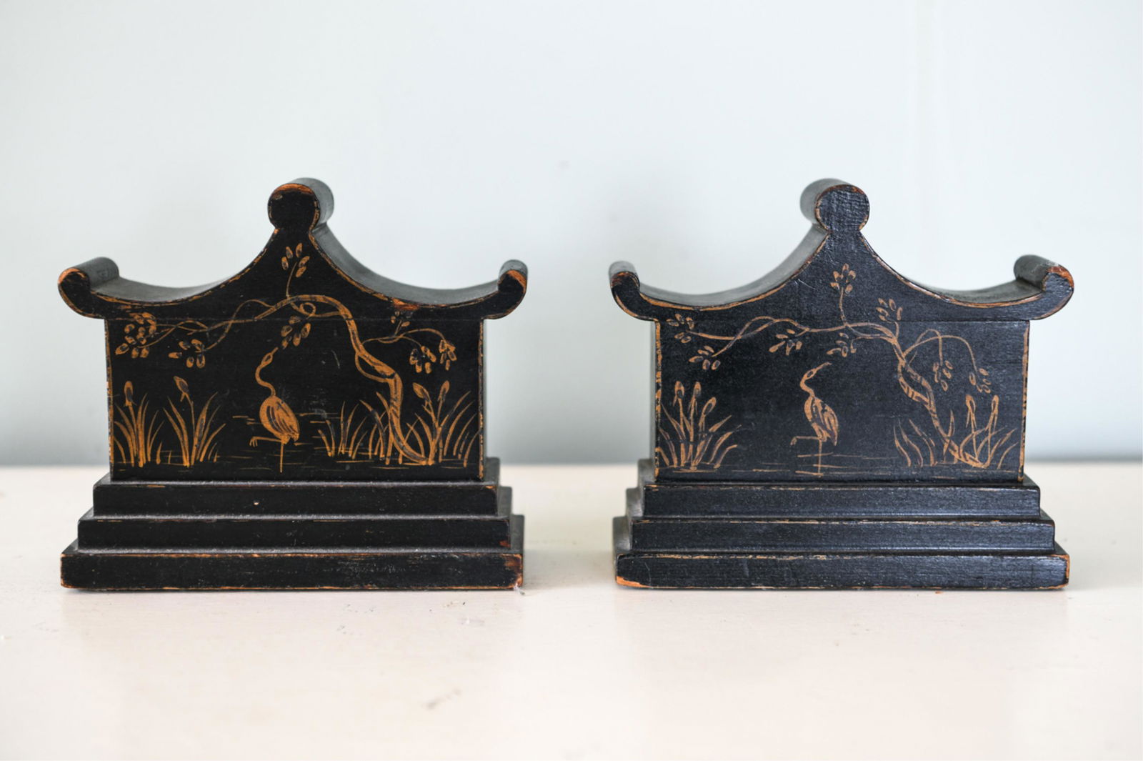 ANTIQUE CHINOISERIE STYLE BOOKENDS (1 of 10)