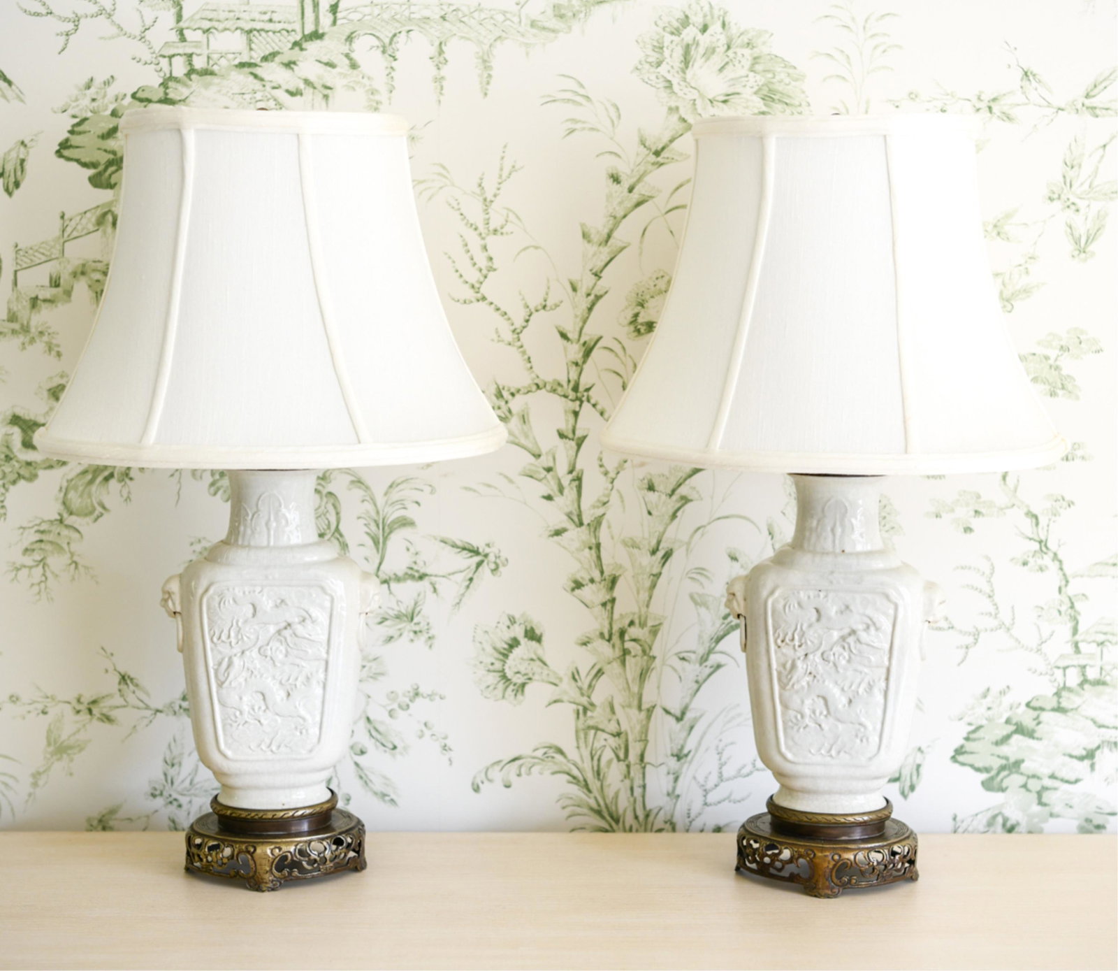 PAIR OF CHINESE STYLE PORCELAIN LAMPS (1 of 13)