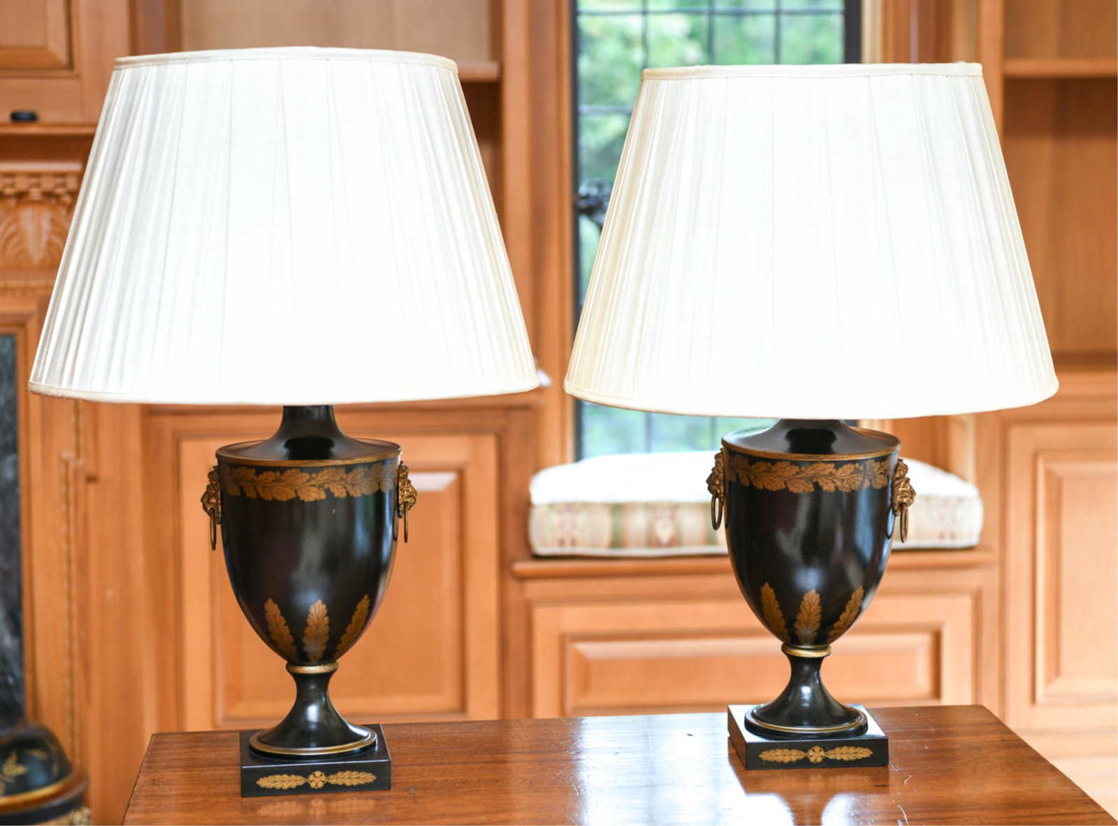 PAIR OF VINTAGE TOLE PAINTED LAMPS (1 of 13)