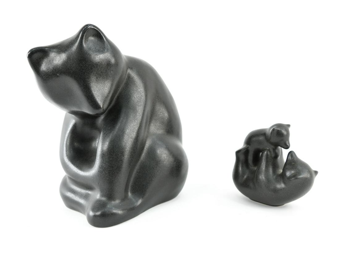 TWO PIGEON FORGE POTTERY BEAR SCULPTURES (1 of 13)