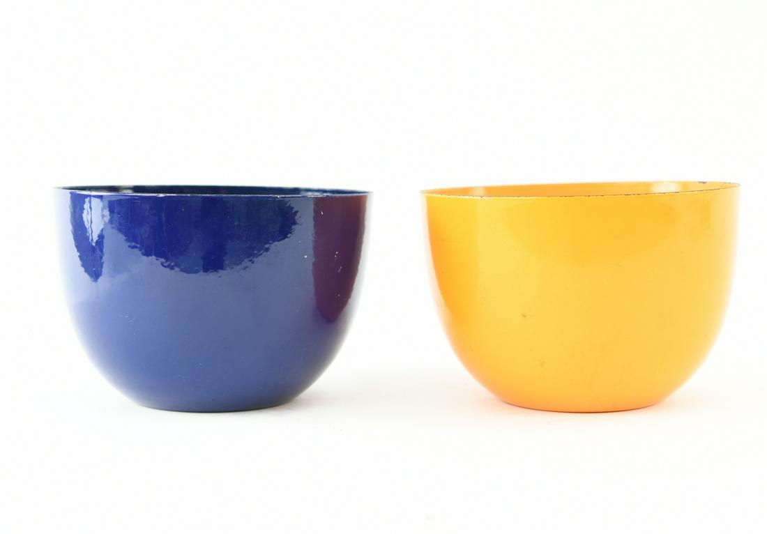 TWO SCANDINAVIAN MID-CENTURY ENAMEL BOWLS (1 of 16)