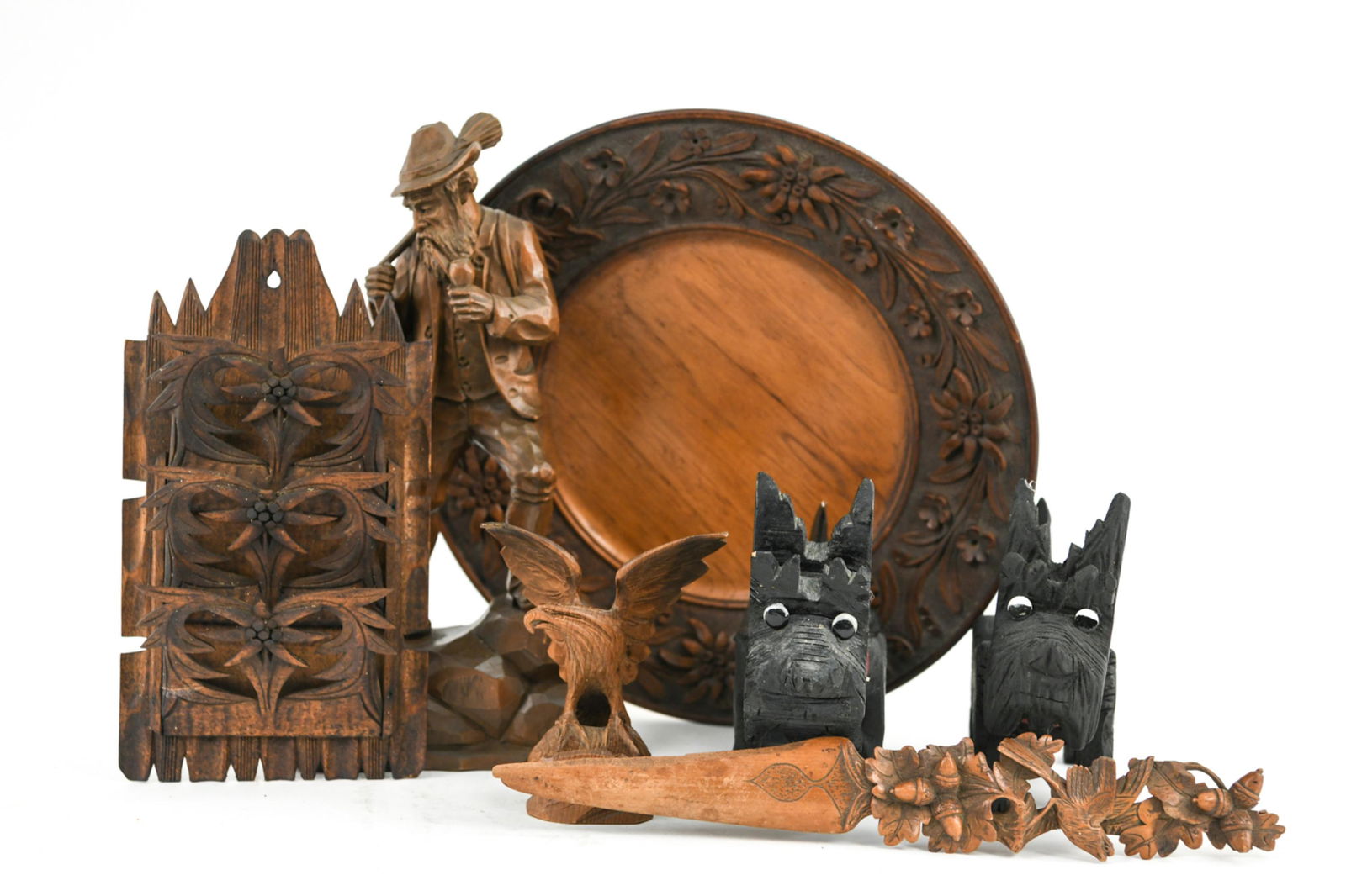 GROUPING OF BLACK FOREST CARVING ETC. (1 of 20)