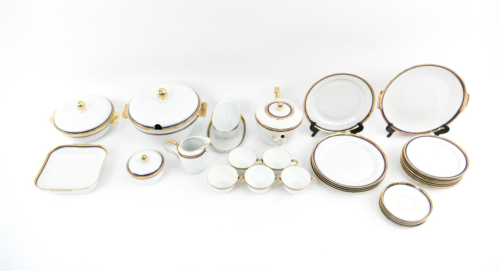 ROSENTHAL "HELENA" PORCELAIN SERVICE (1 of 12)